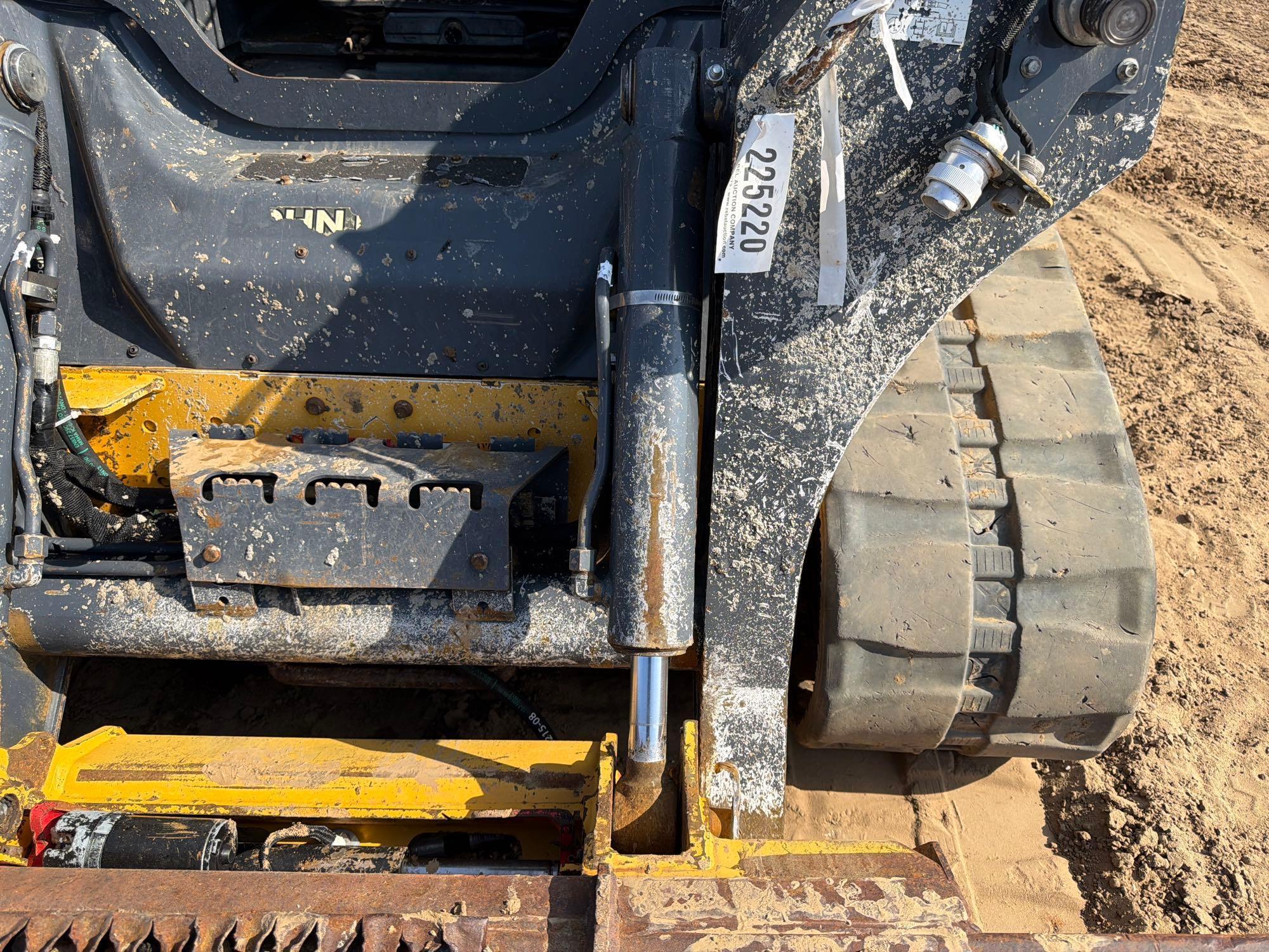 2018 John Deere 325
