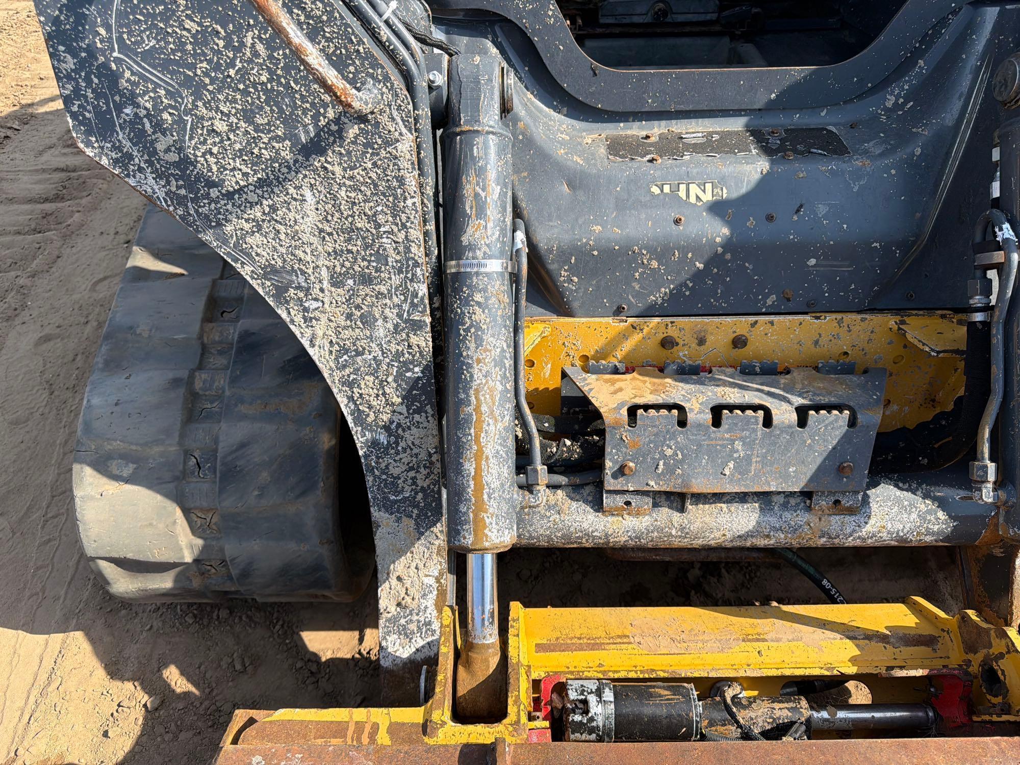 2018 John Deere 325