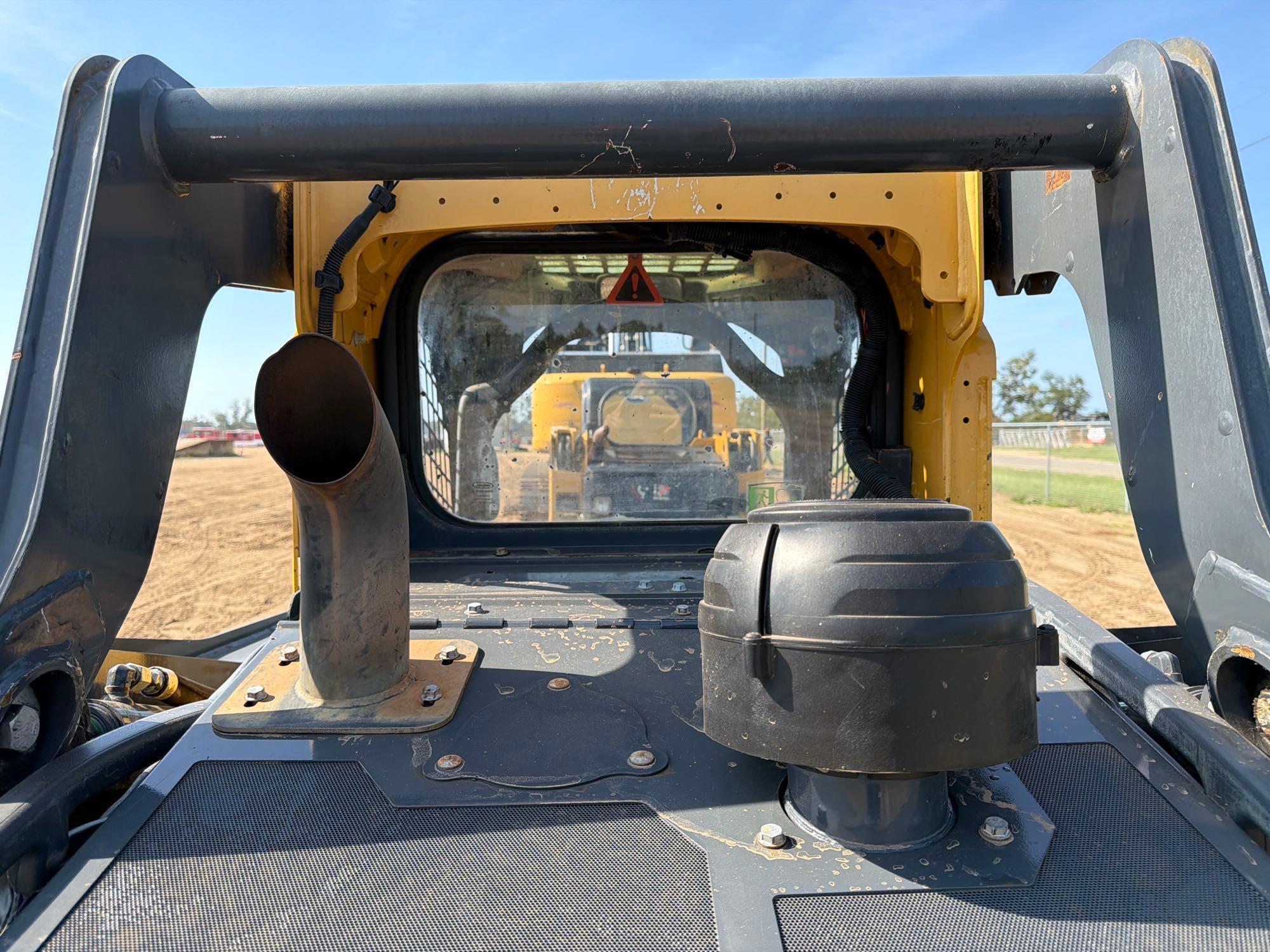 2018 John Deere 325