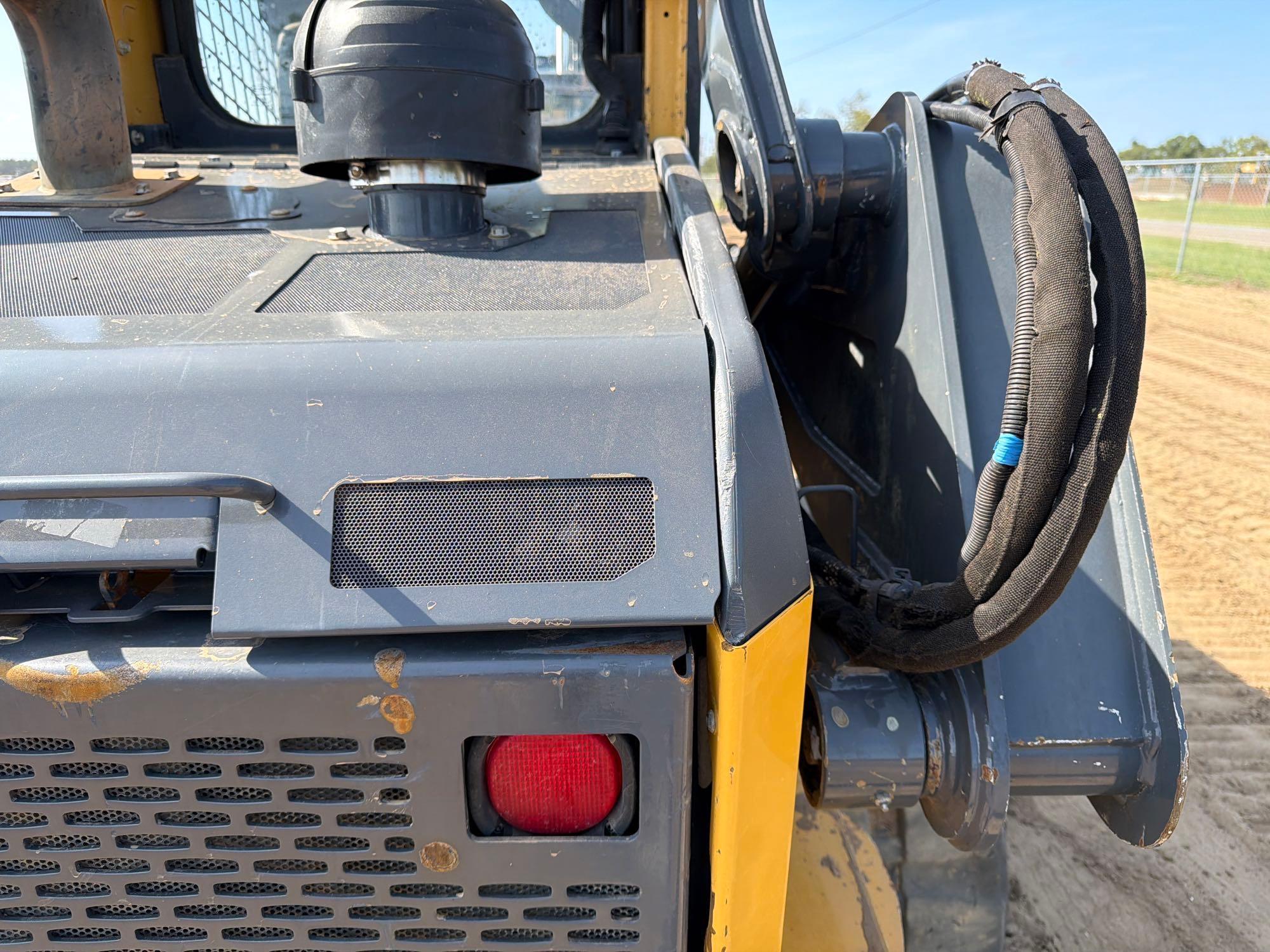 2018 John Deere 325