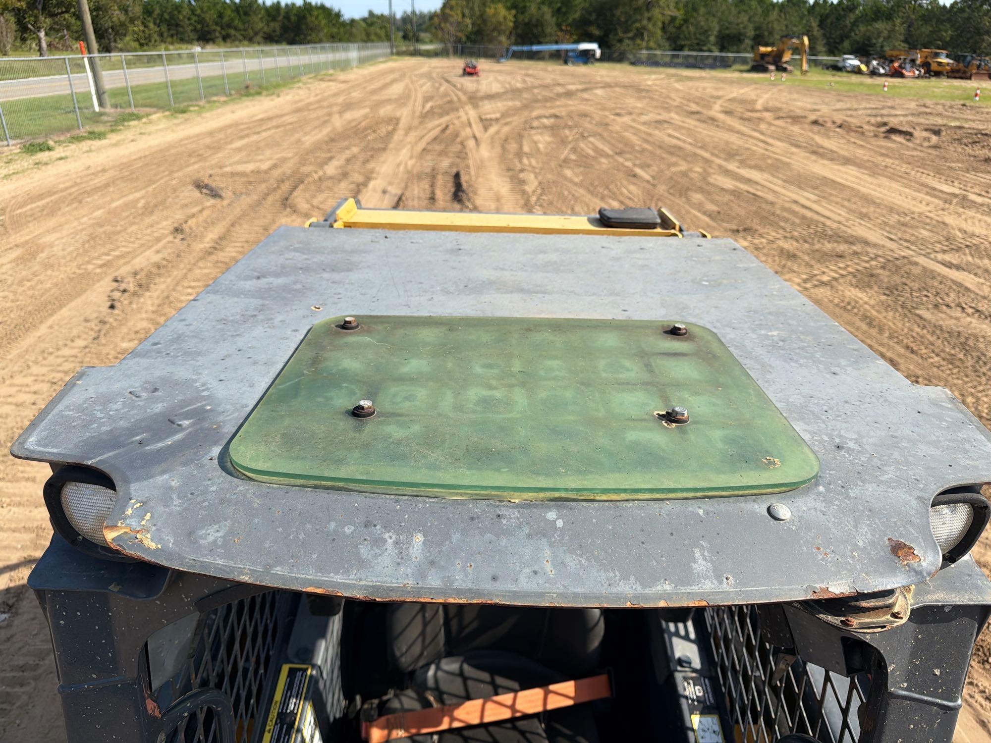 2018 John Deere 325
