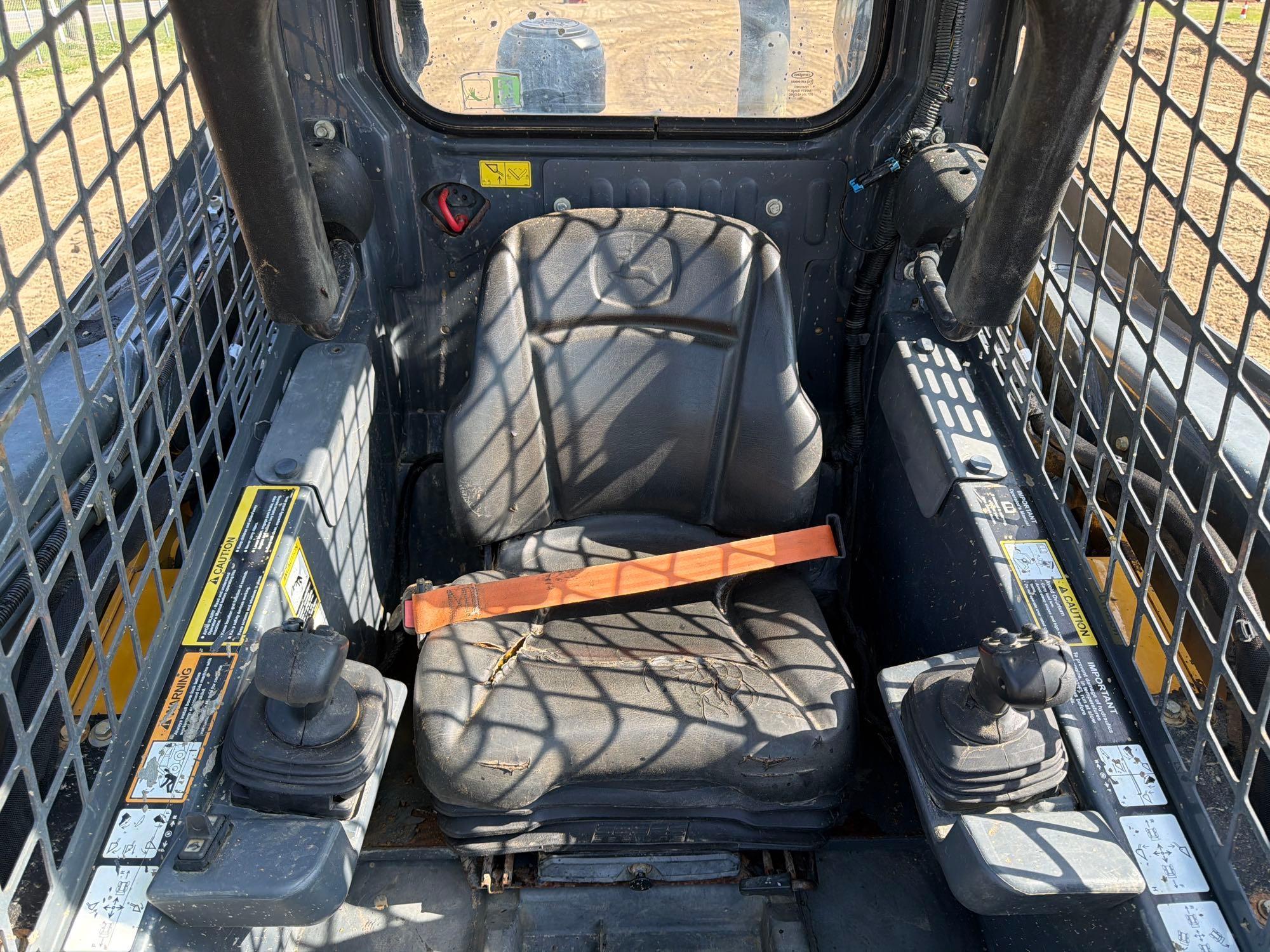 2018 John Deere 325