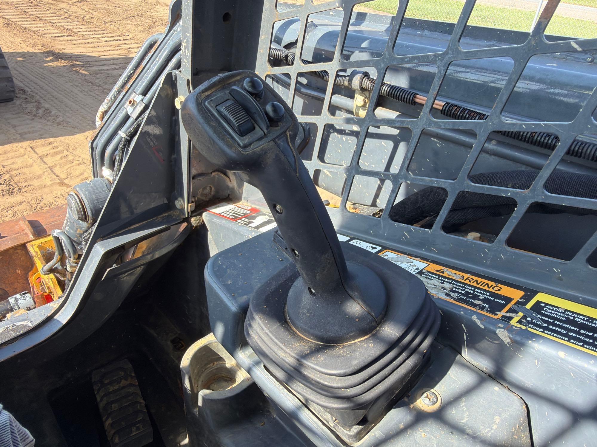 2018 John Deere 325