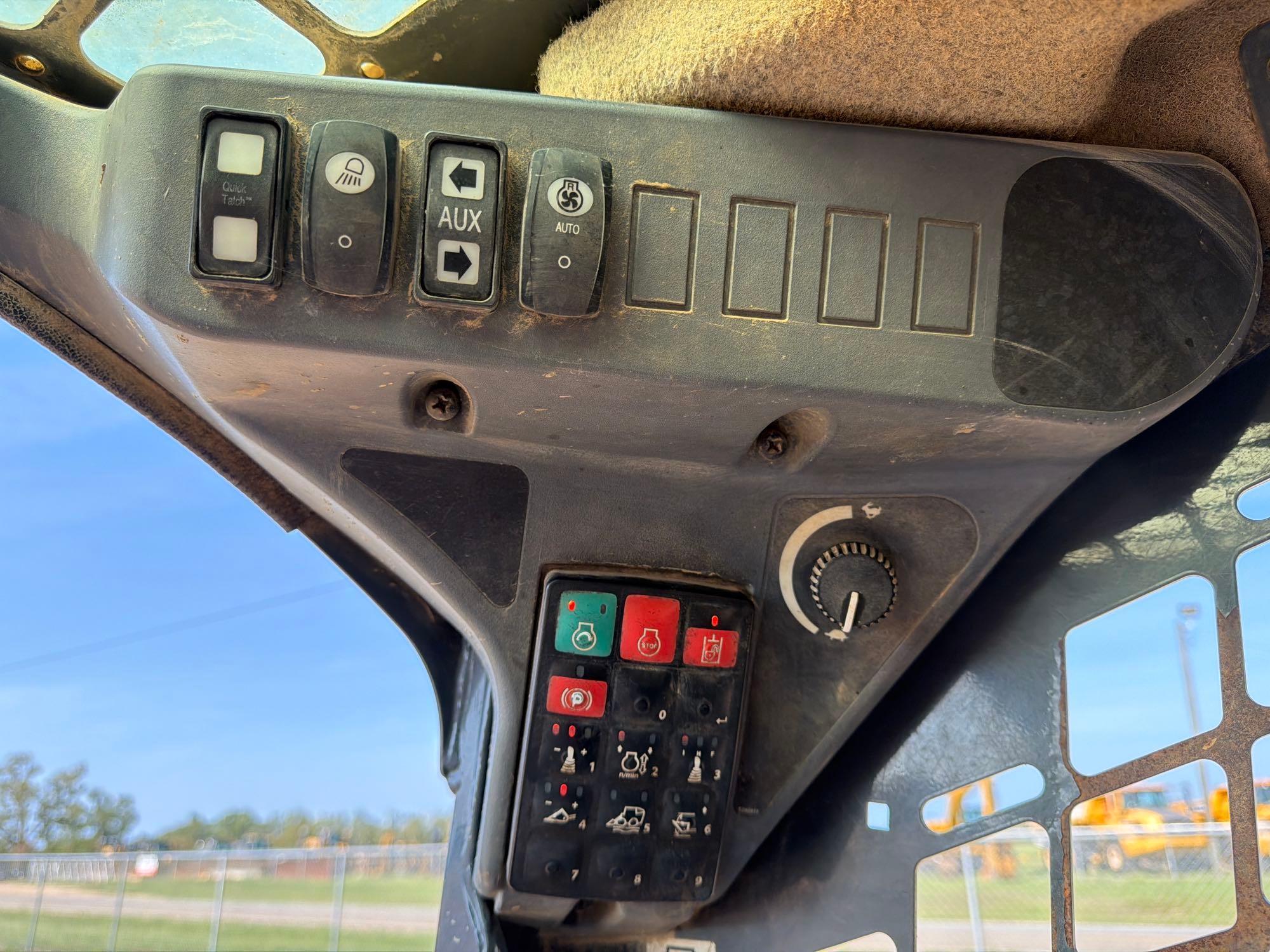 2018 John Deere 325