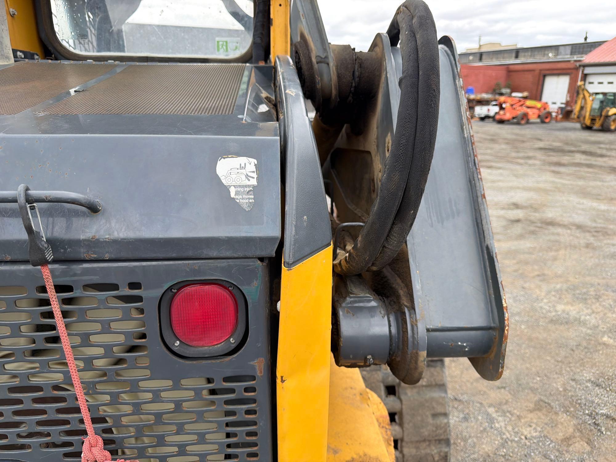 2017 John Deere 323
