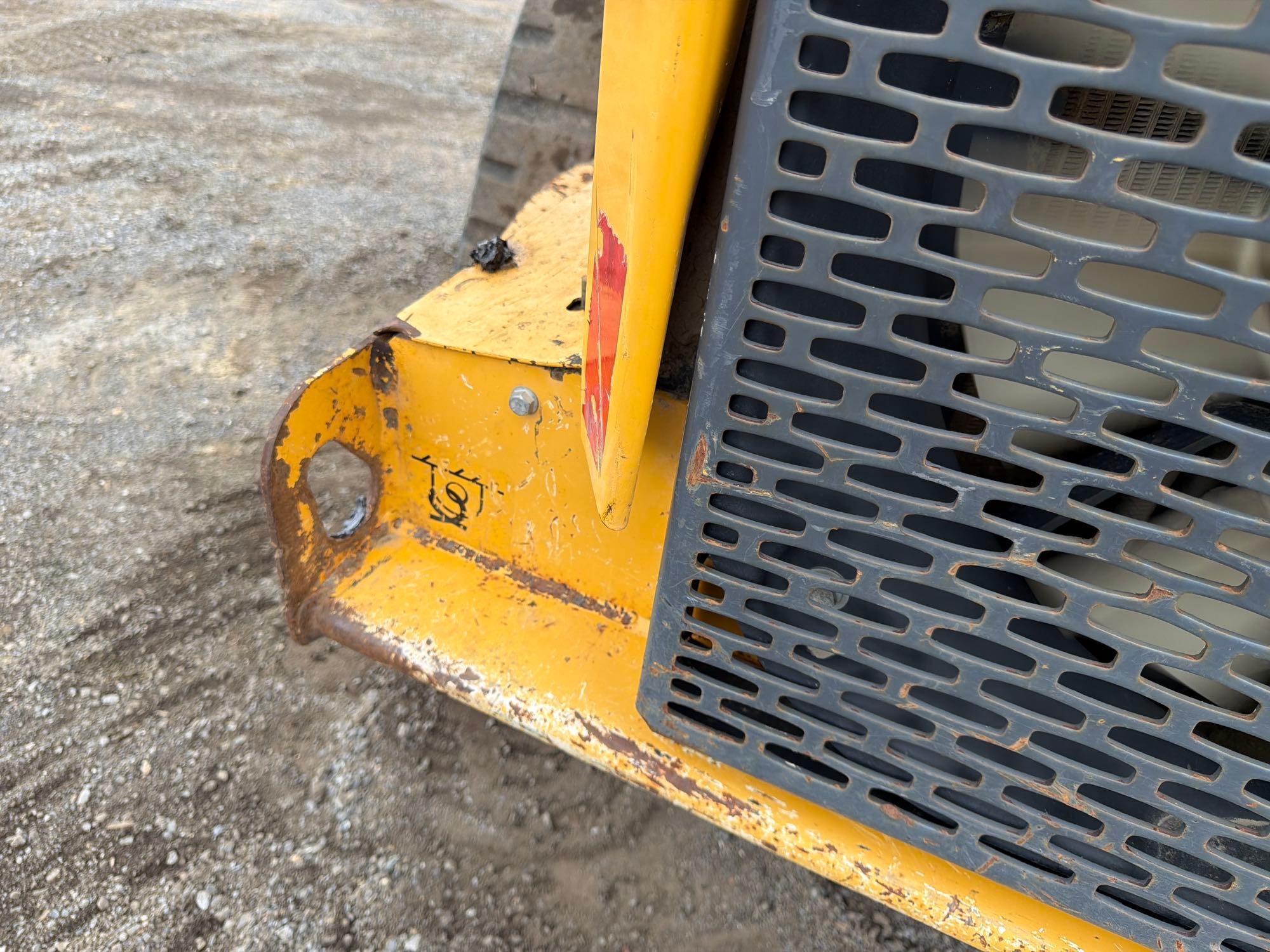 2017 John Deere 323