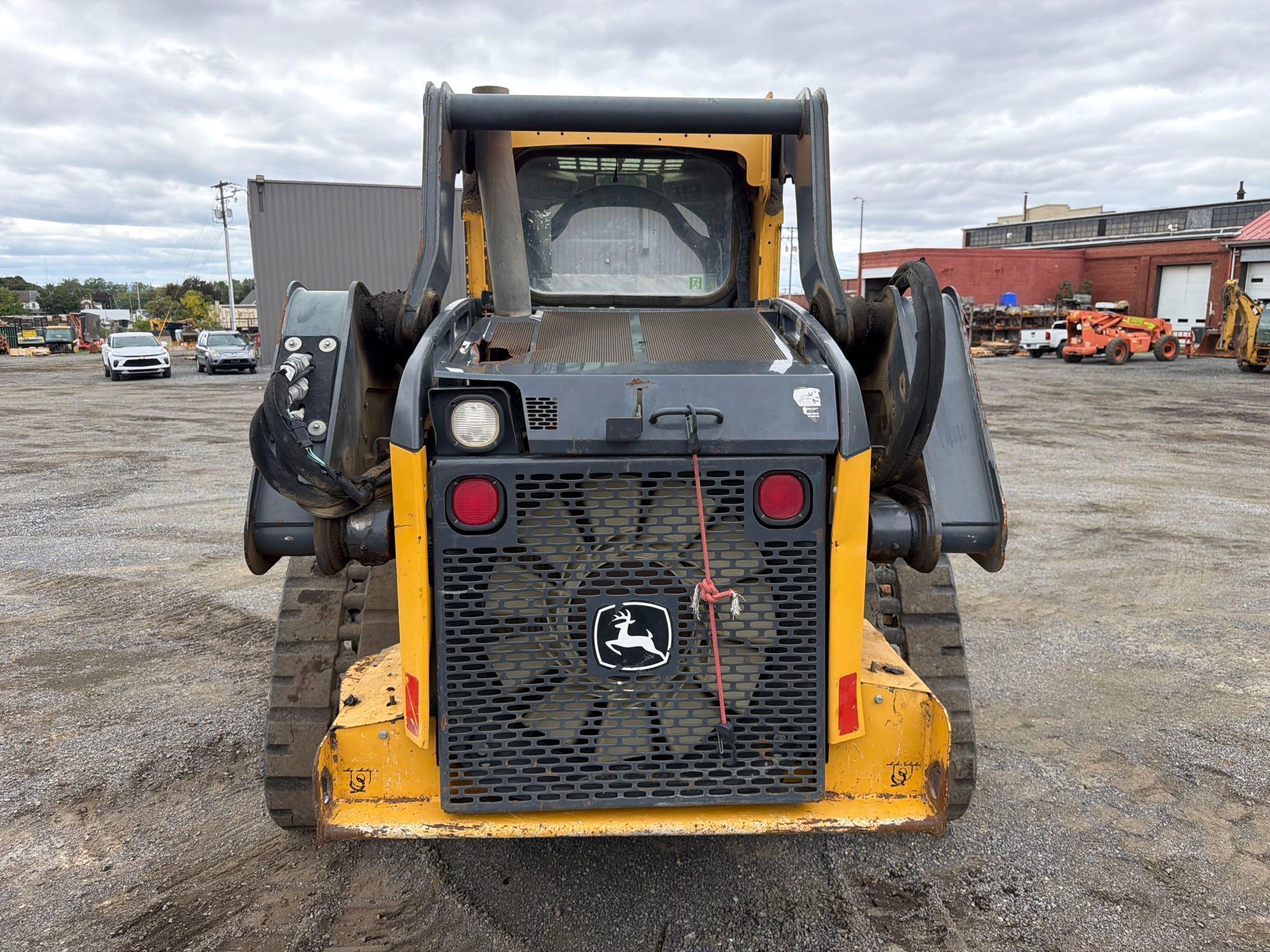2017 John Deere 323