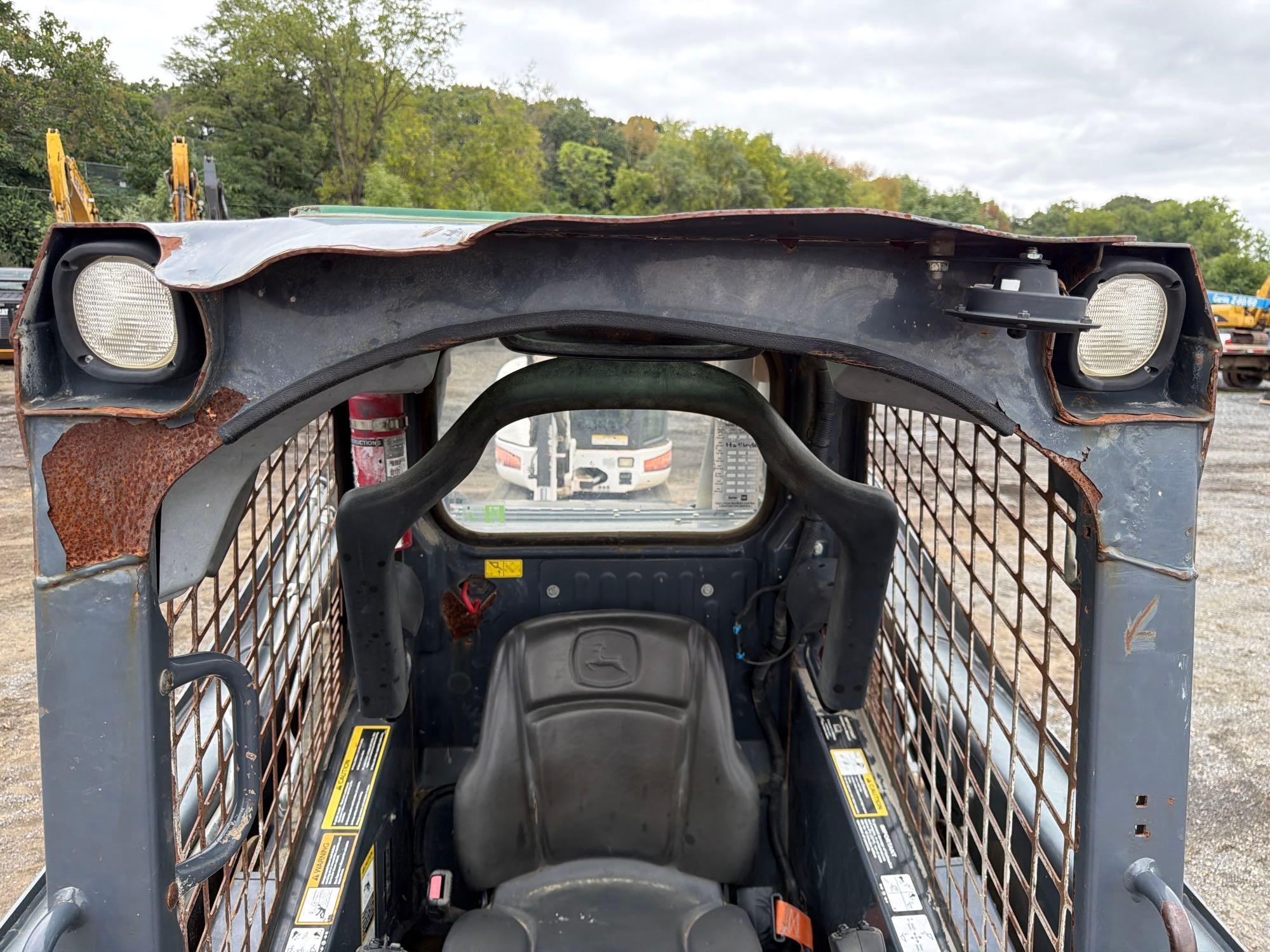 2017 John Deere 323
