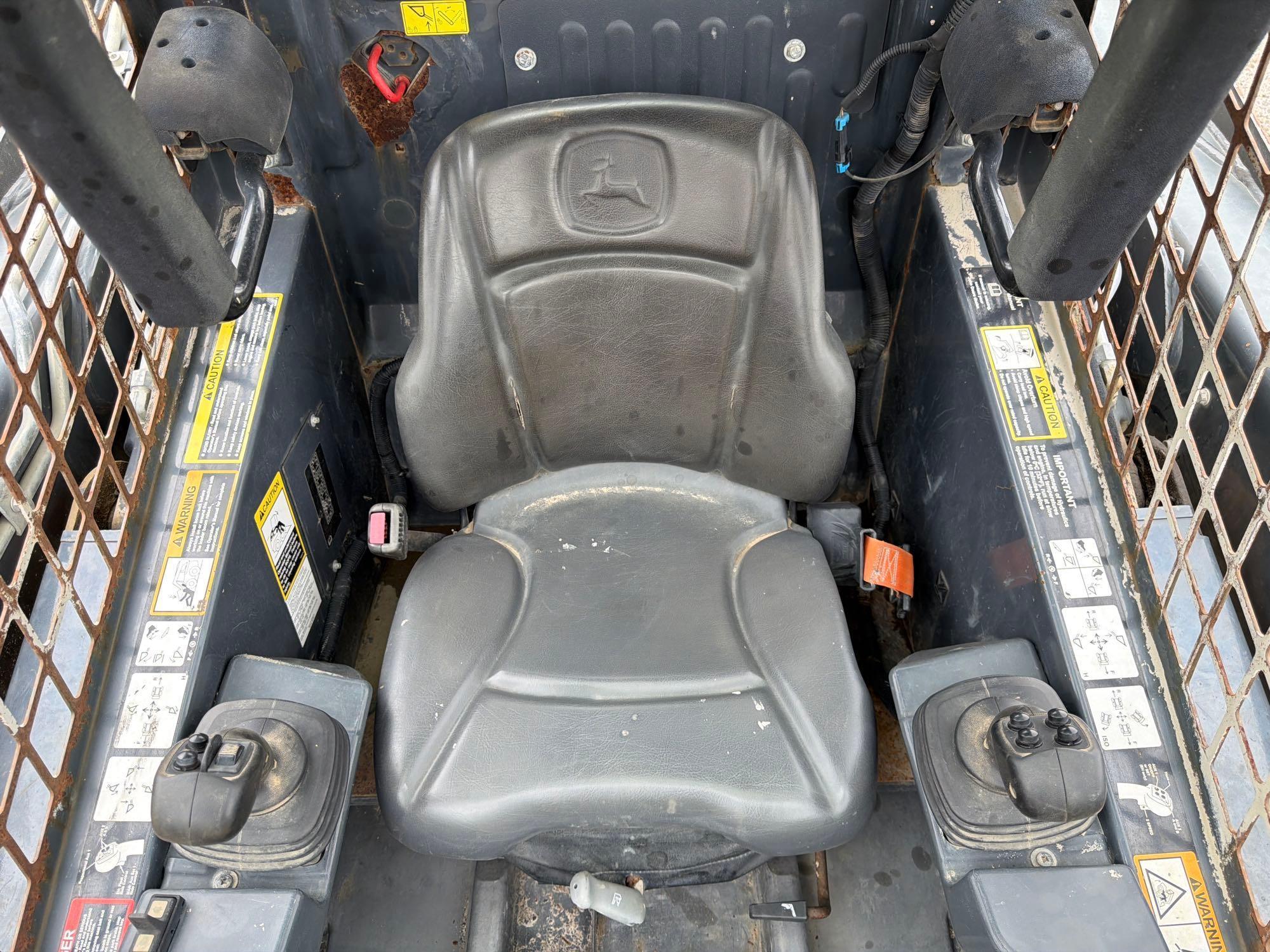 2017 John Deere 323