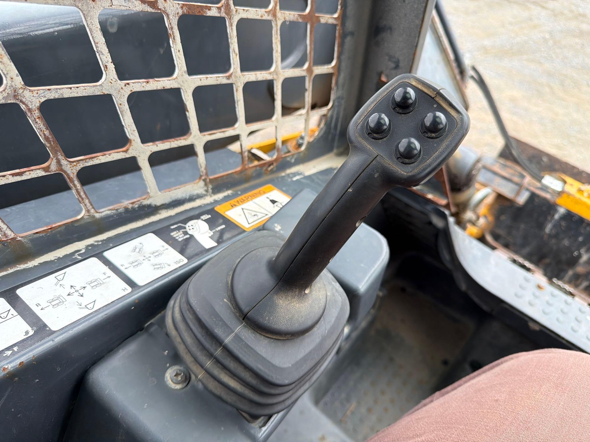 2017 John Deere 323