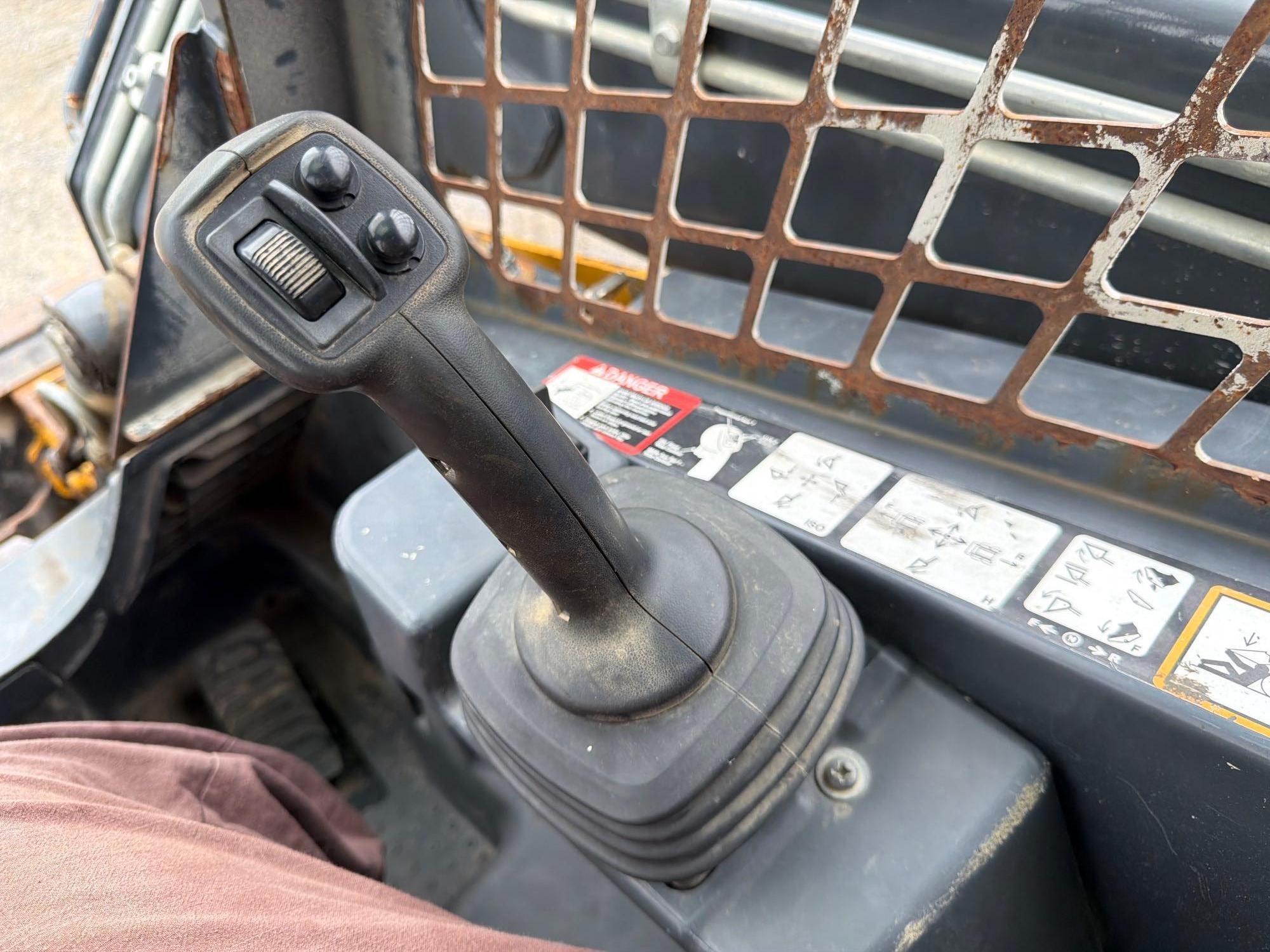 2017 John Deere 323