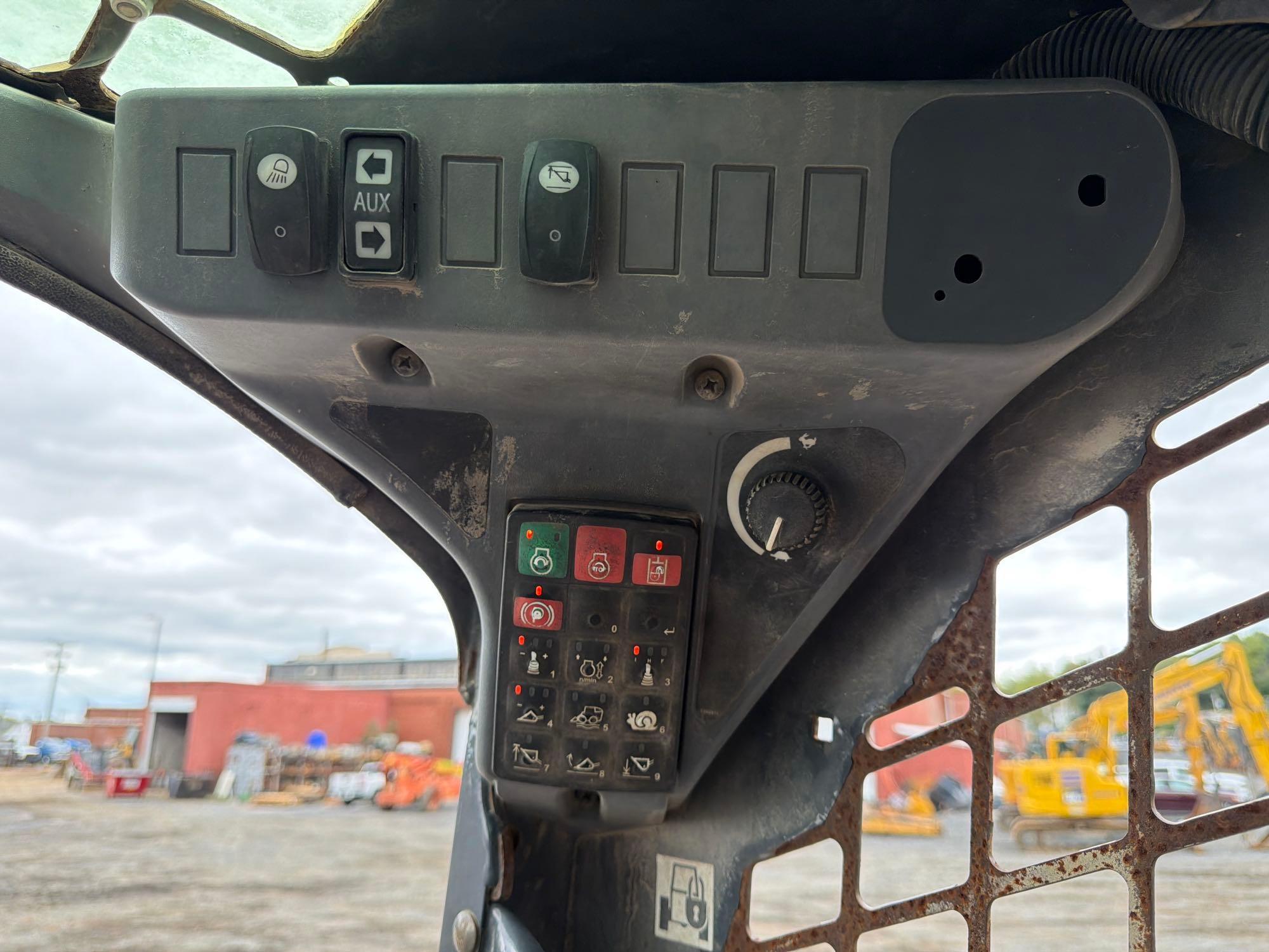 2017 John Deere 323