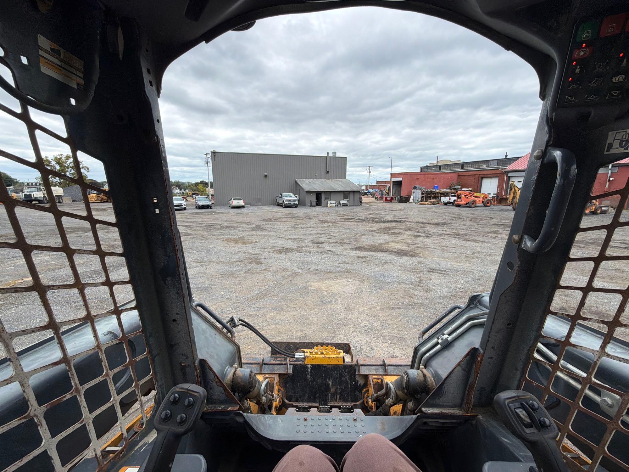 2017 John Deere 323