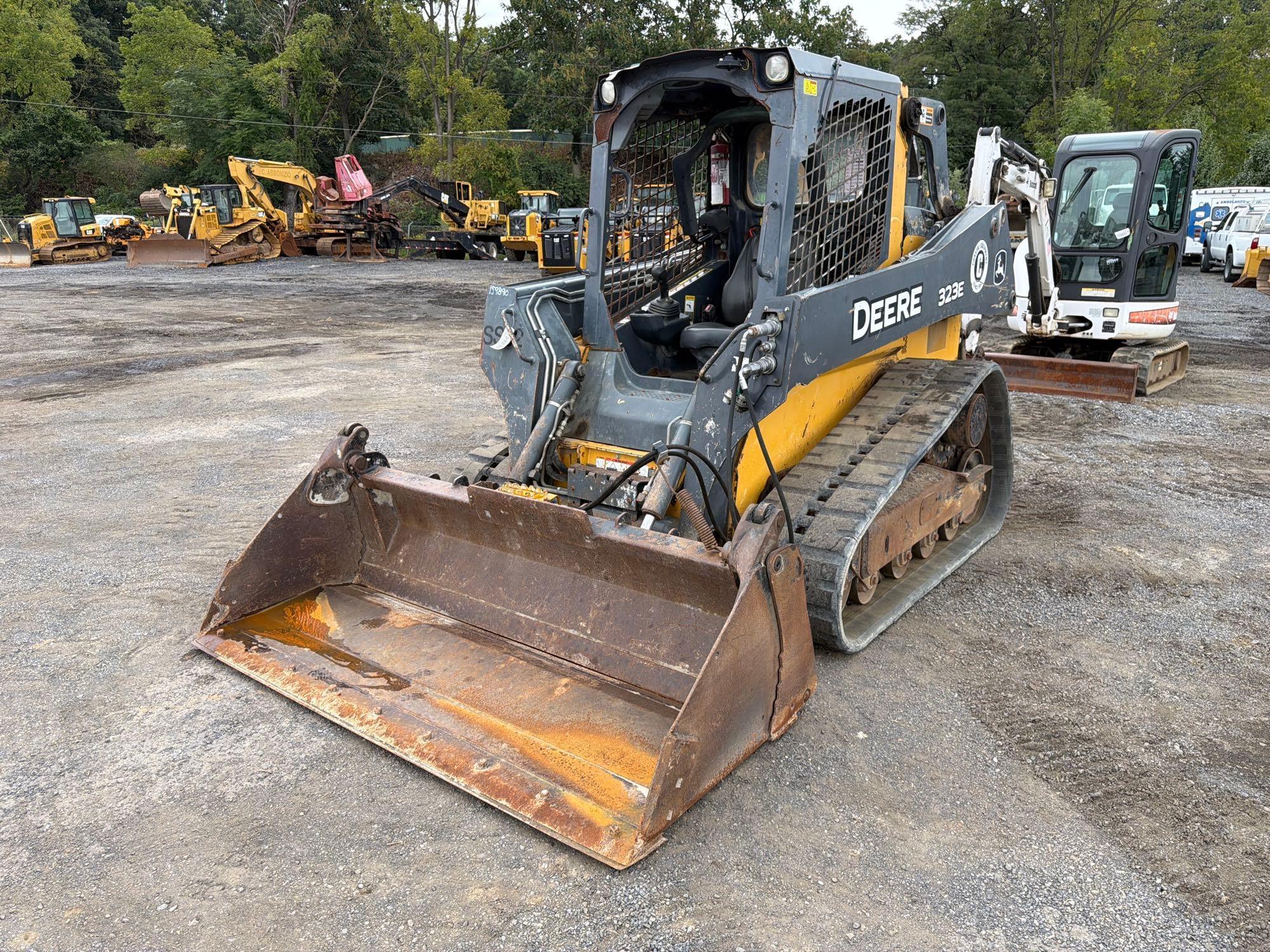 2017 John Deere 323