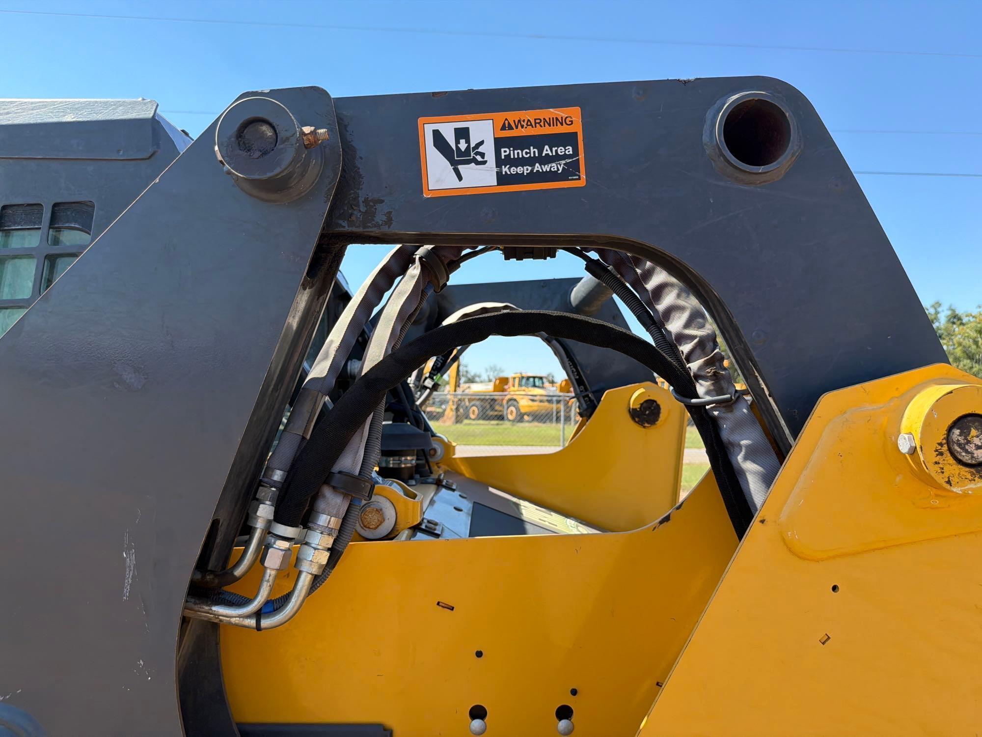 2023 John Deere 317G