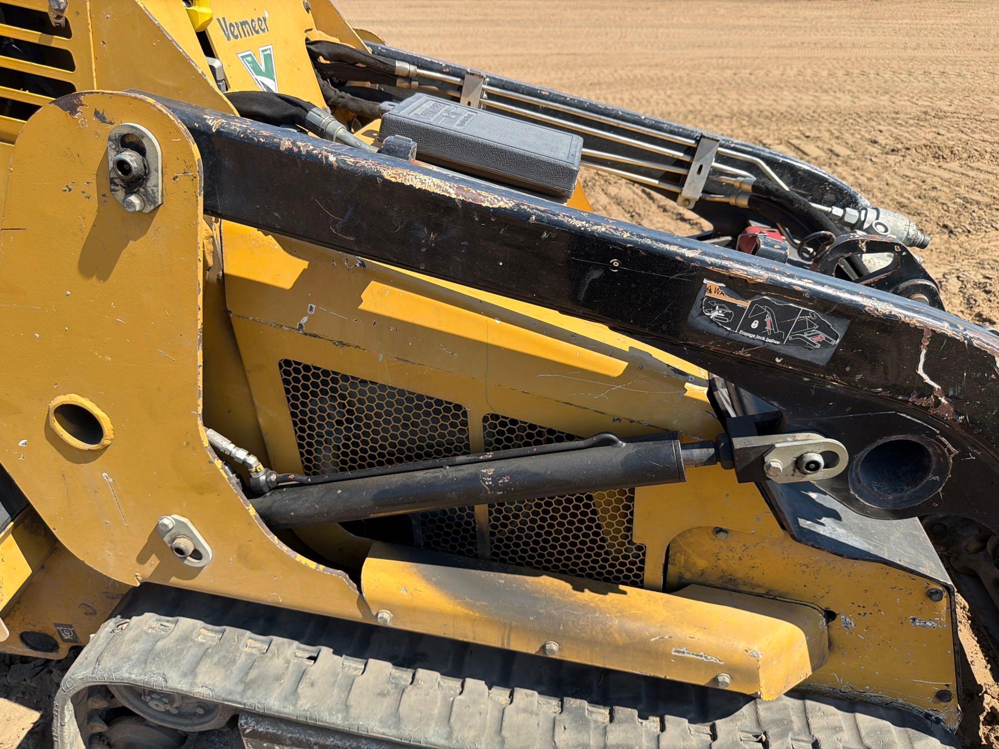 2017 Vermeer 725