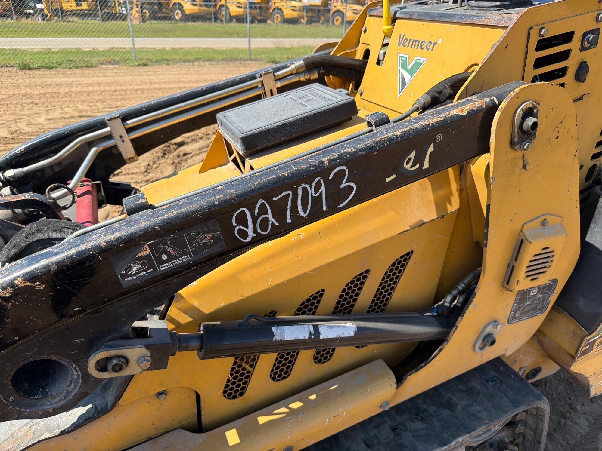 2017 Vermeer 725