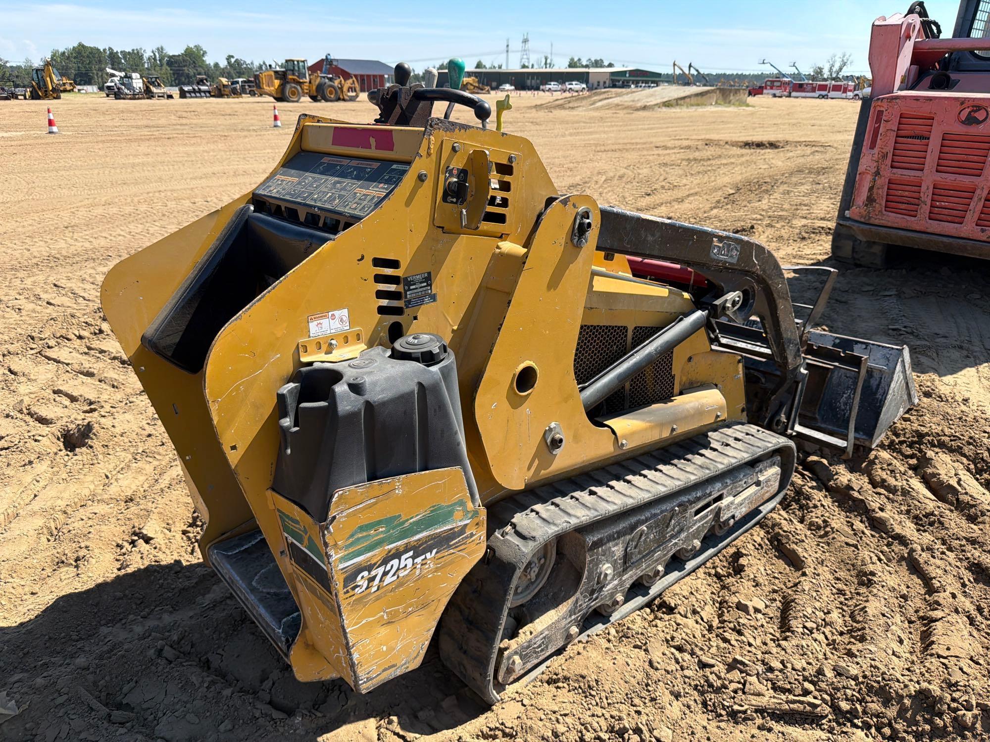 2017 Vermeer 725