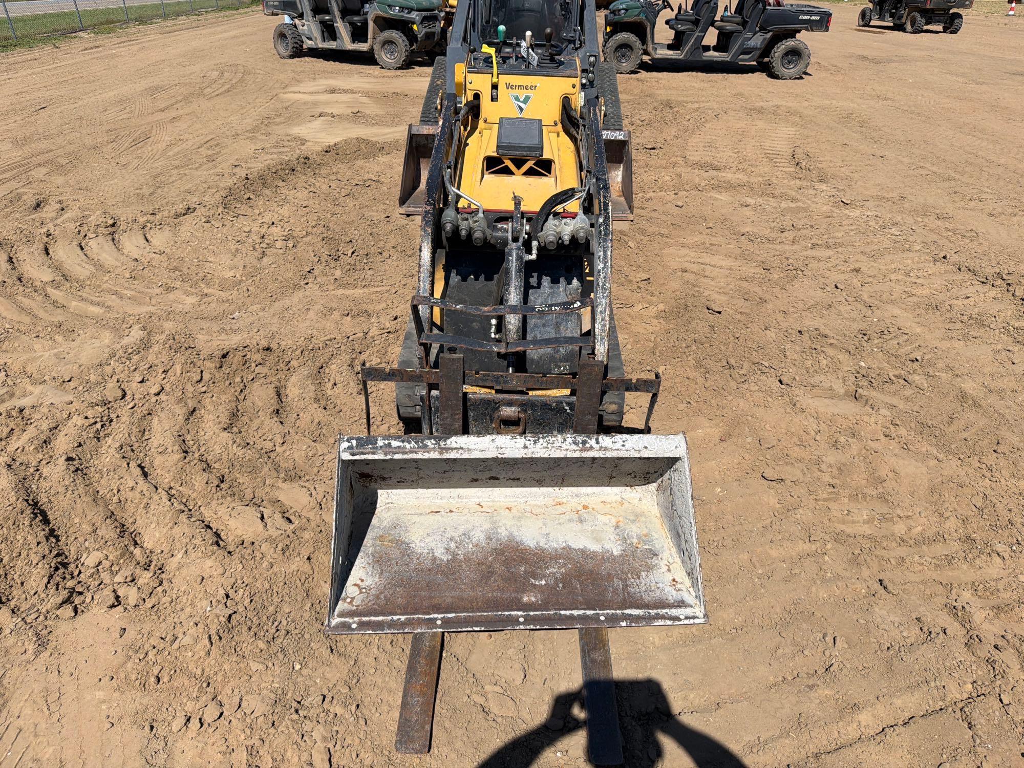 2017 Vermeer 725