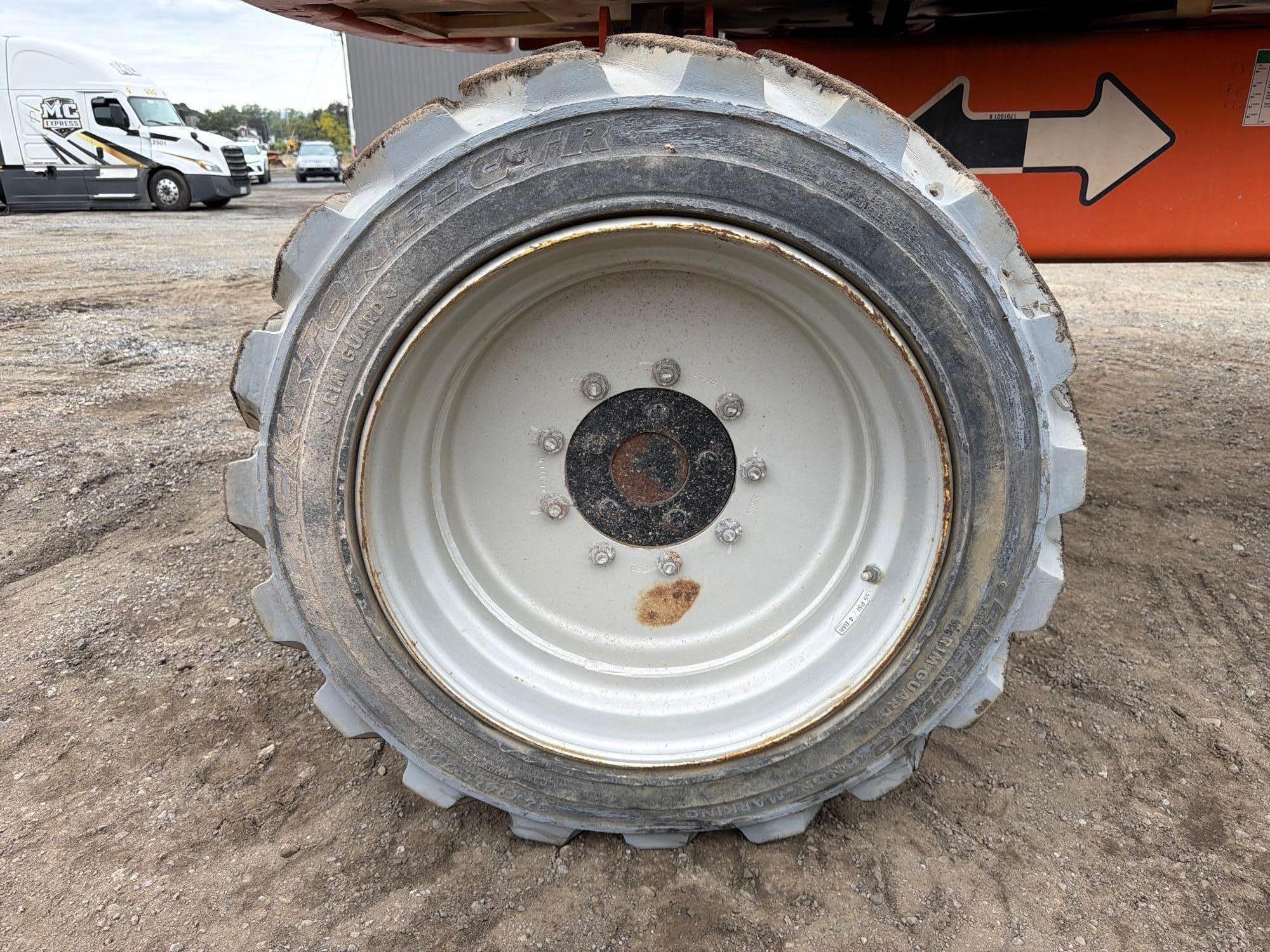 JLG M600JP
