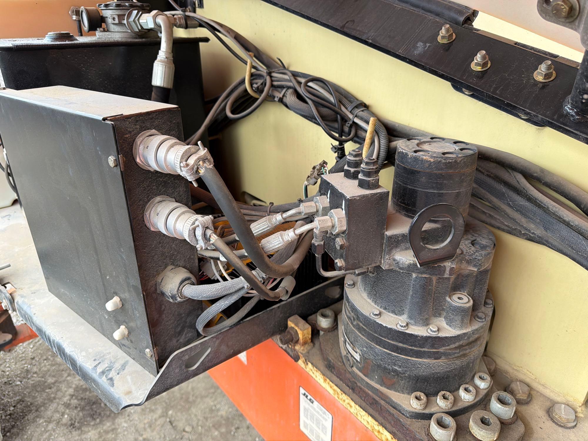 JLG M600JP