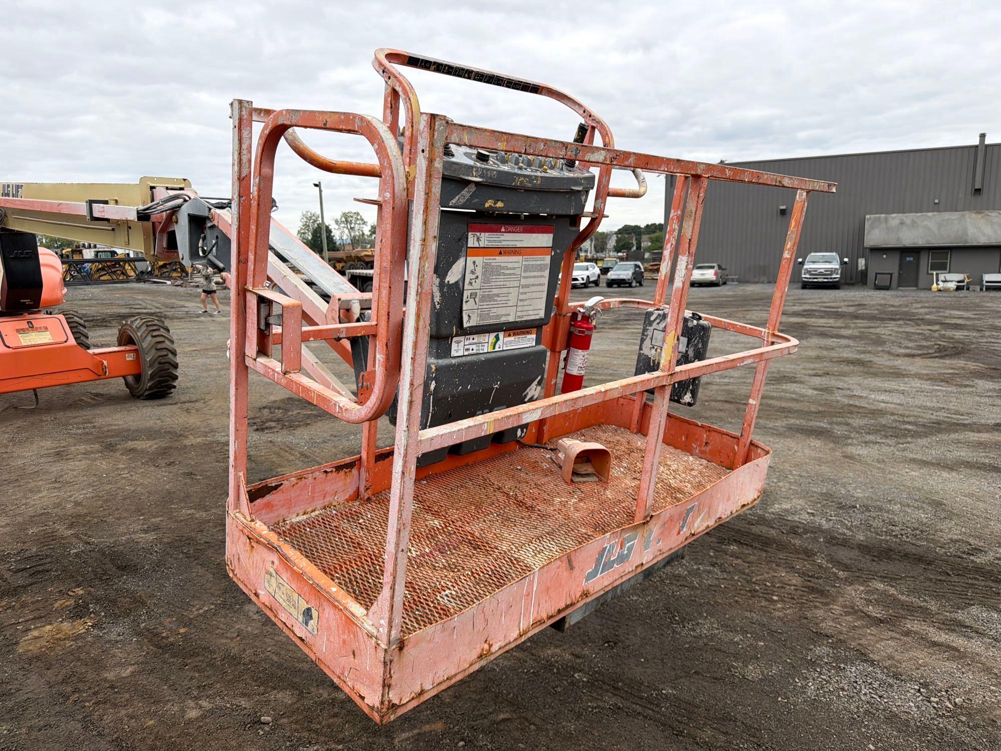 JLG M600JP