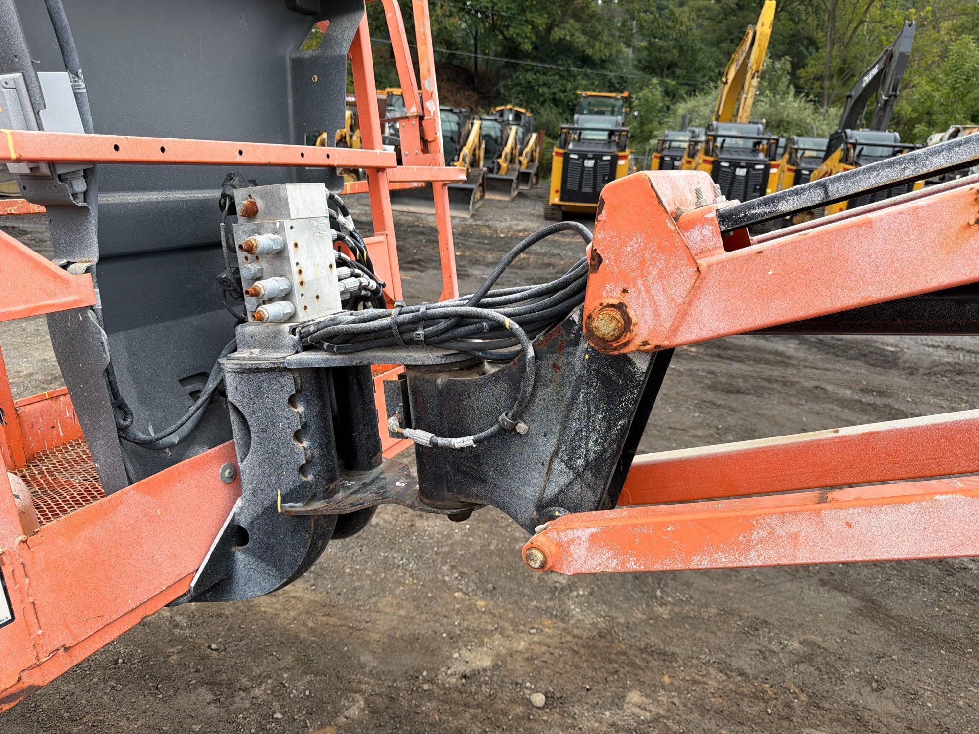 JLG M600JP
