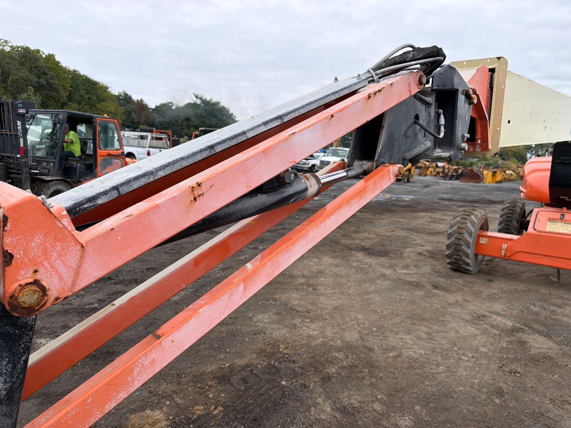 JLG M600JP