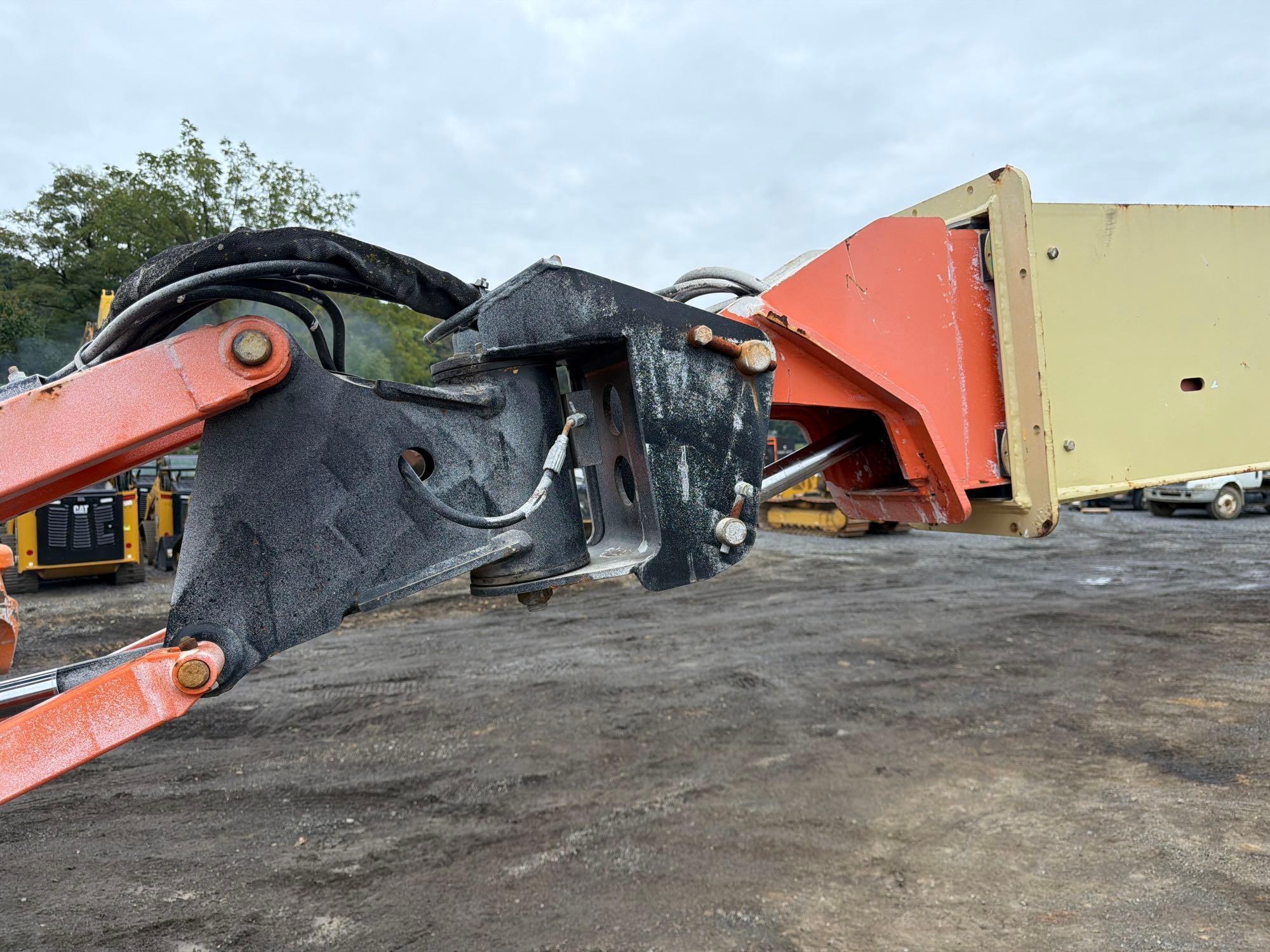 JLG M600JP
