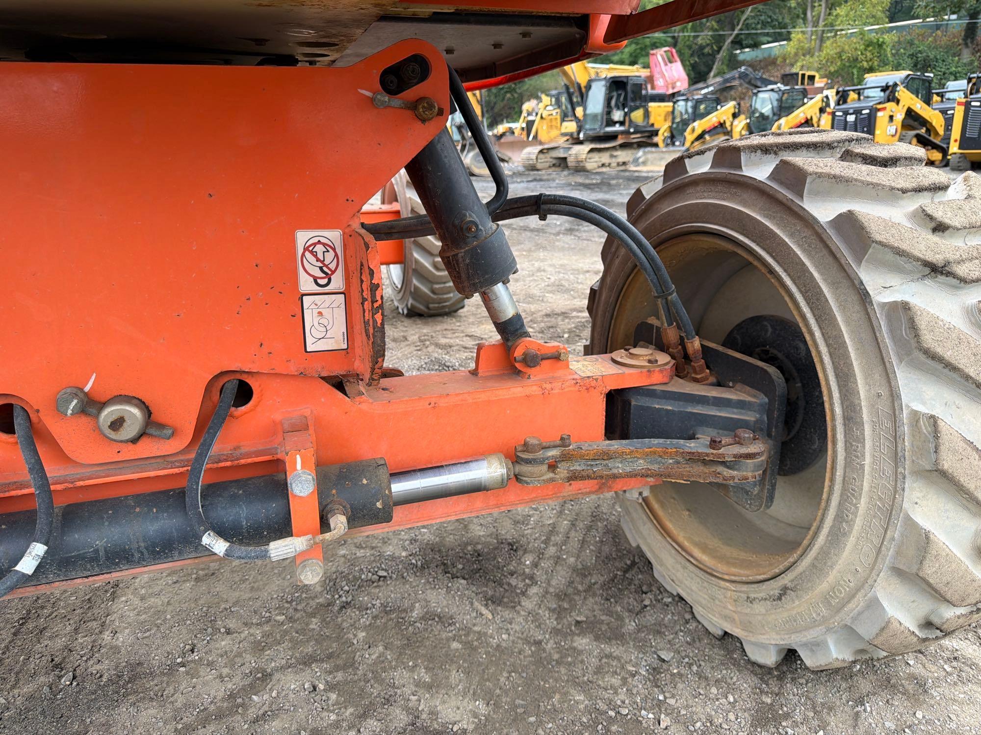 JLG M600JP