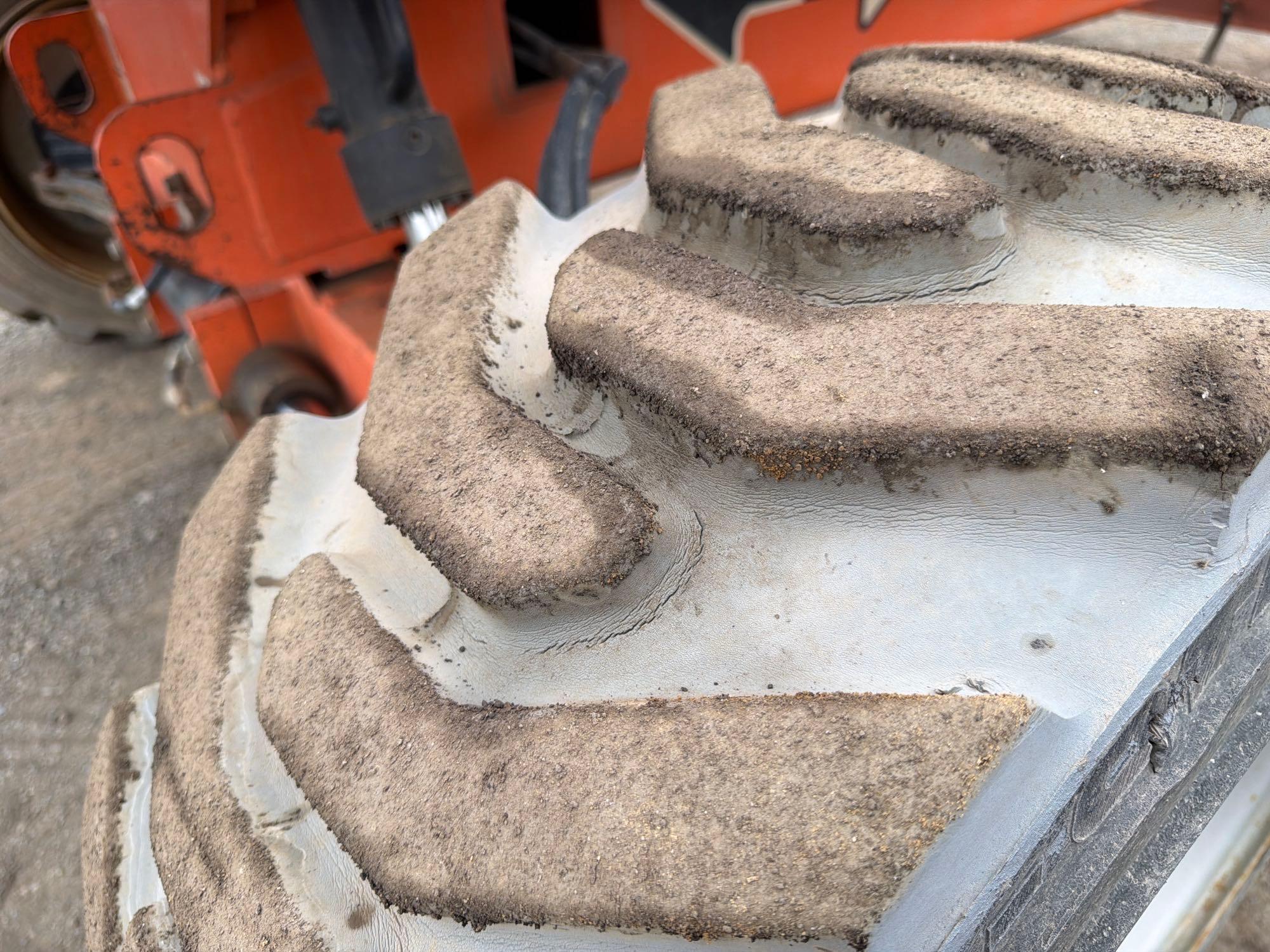 JLG M600JP