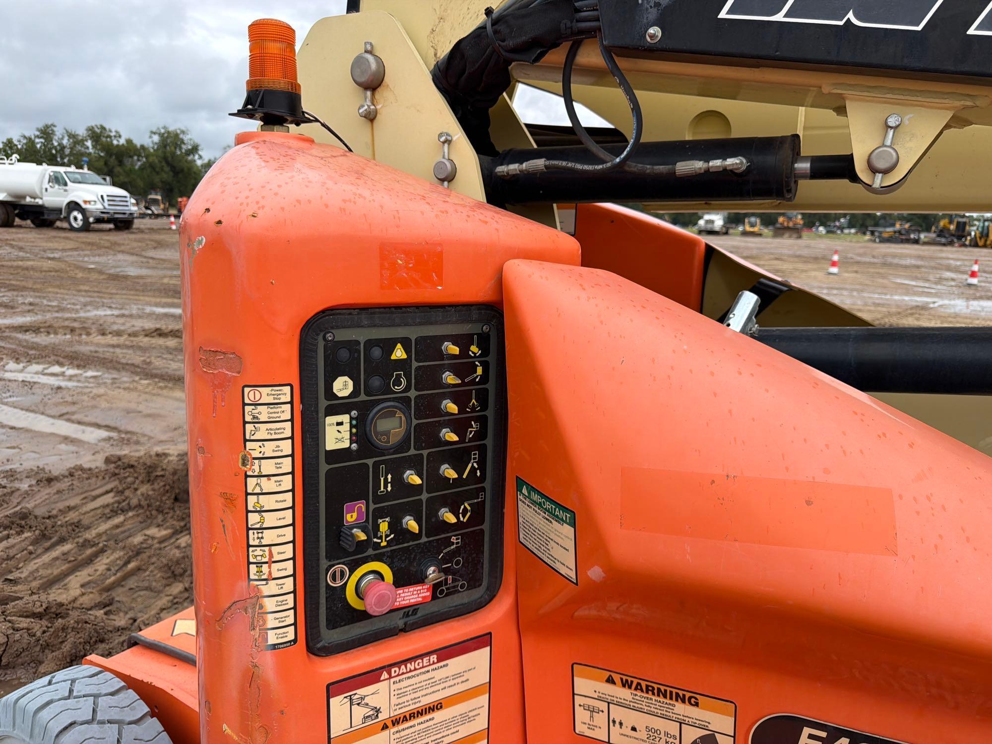 2017 JLG E400A