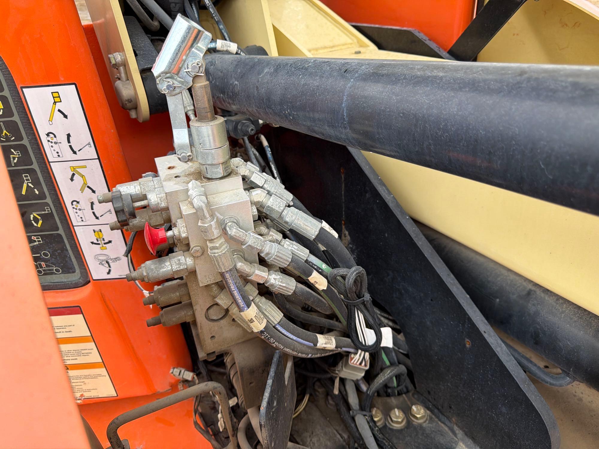 2017 JLG E400A