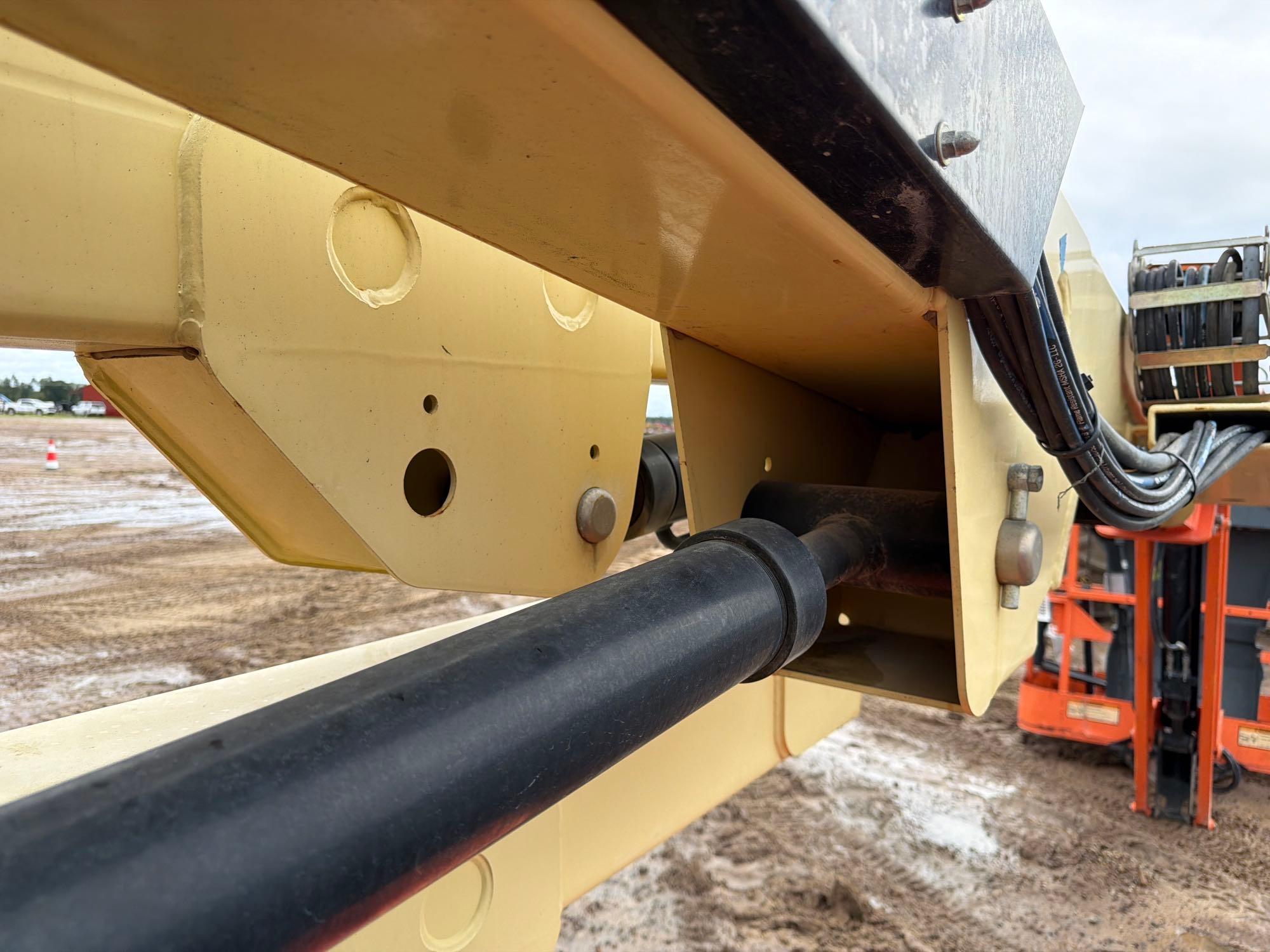 2017 JLG E400A