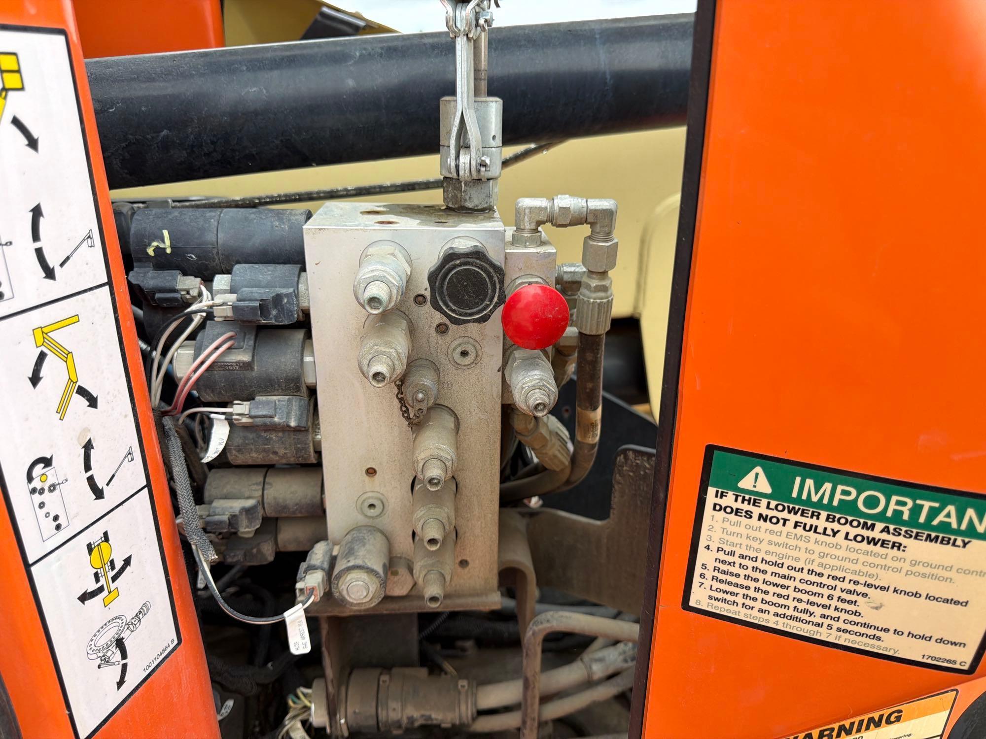 2017 JLG E400A