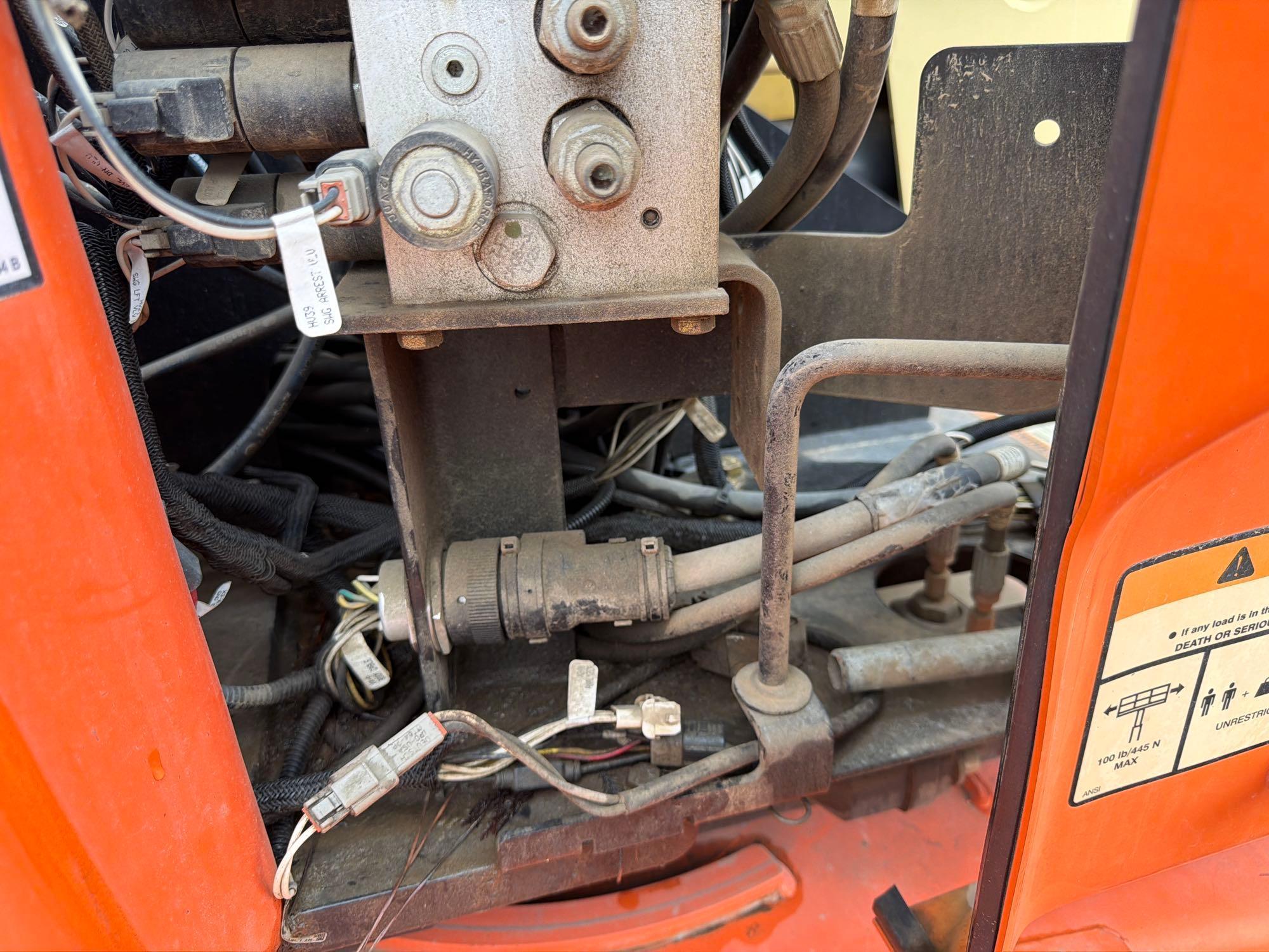 2017 JLG E400A