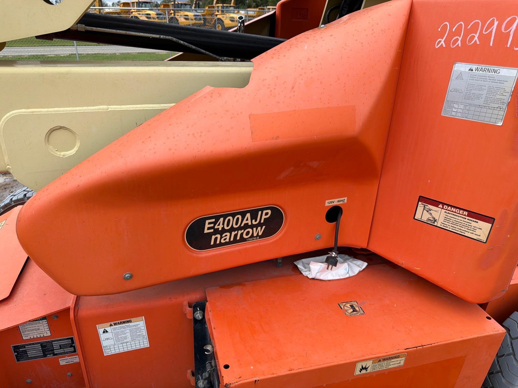 2017 JLG E400A