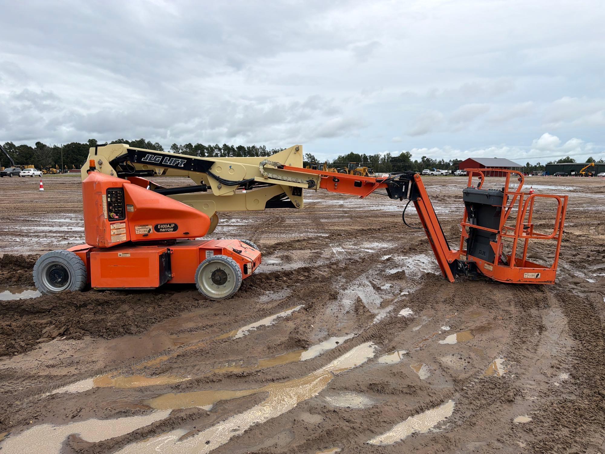 2017 JLG E400A