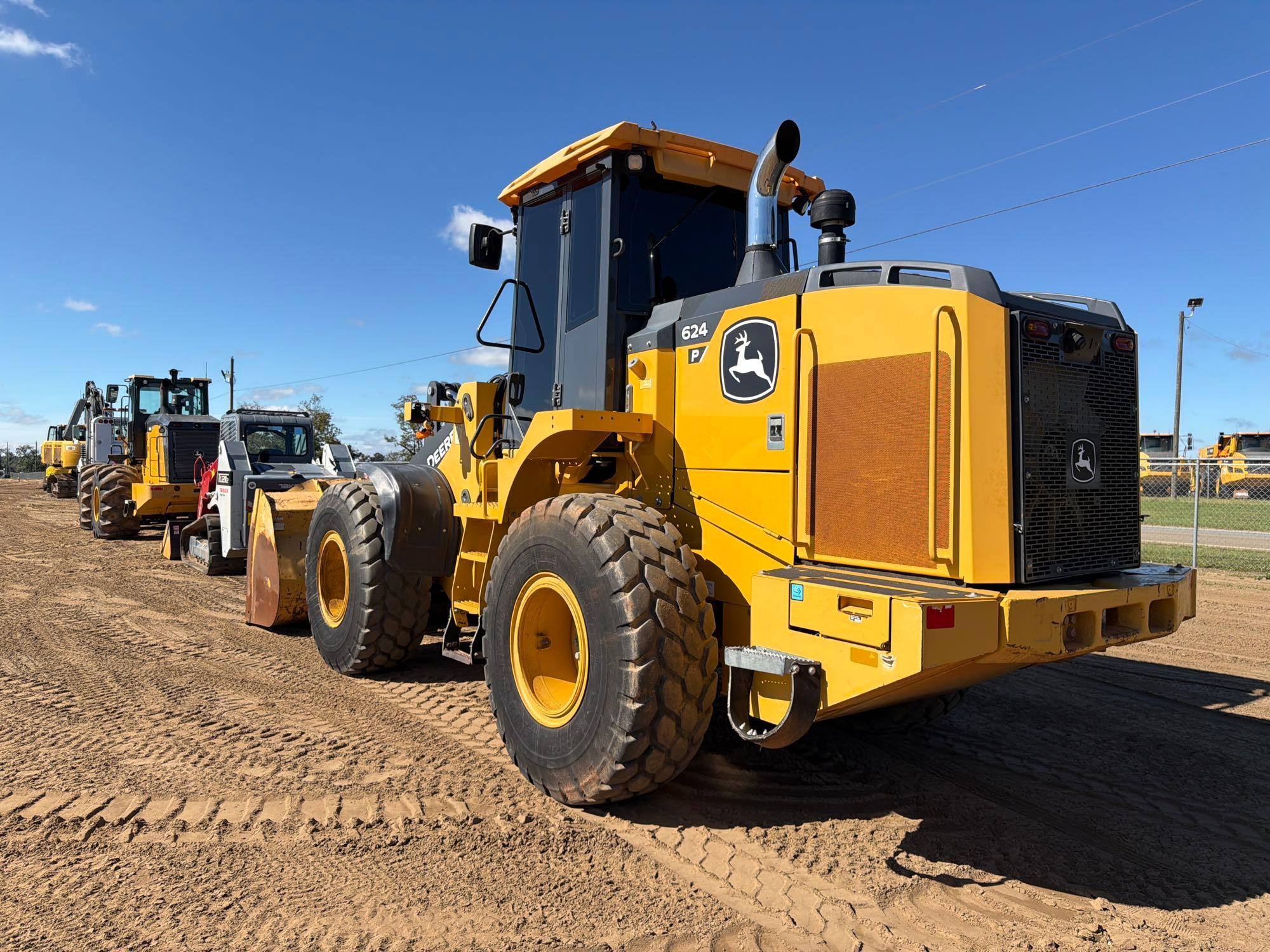 John Deere 624