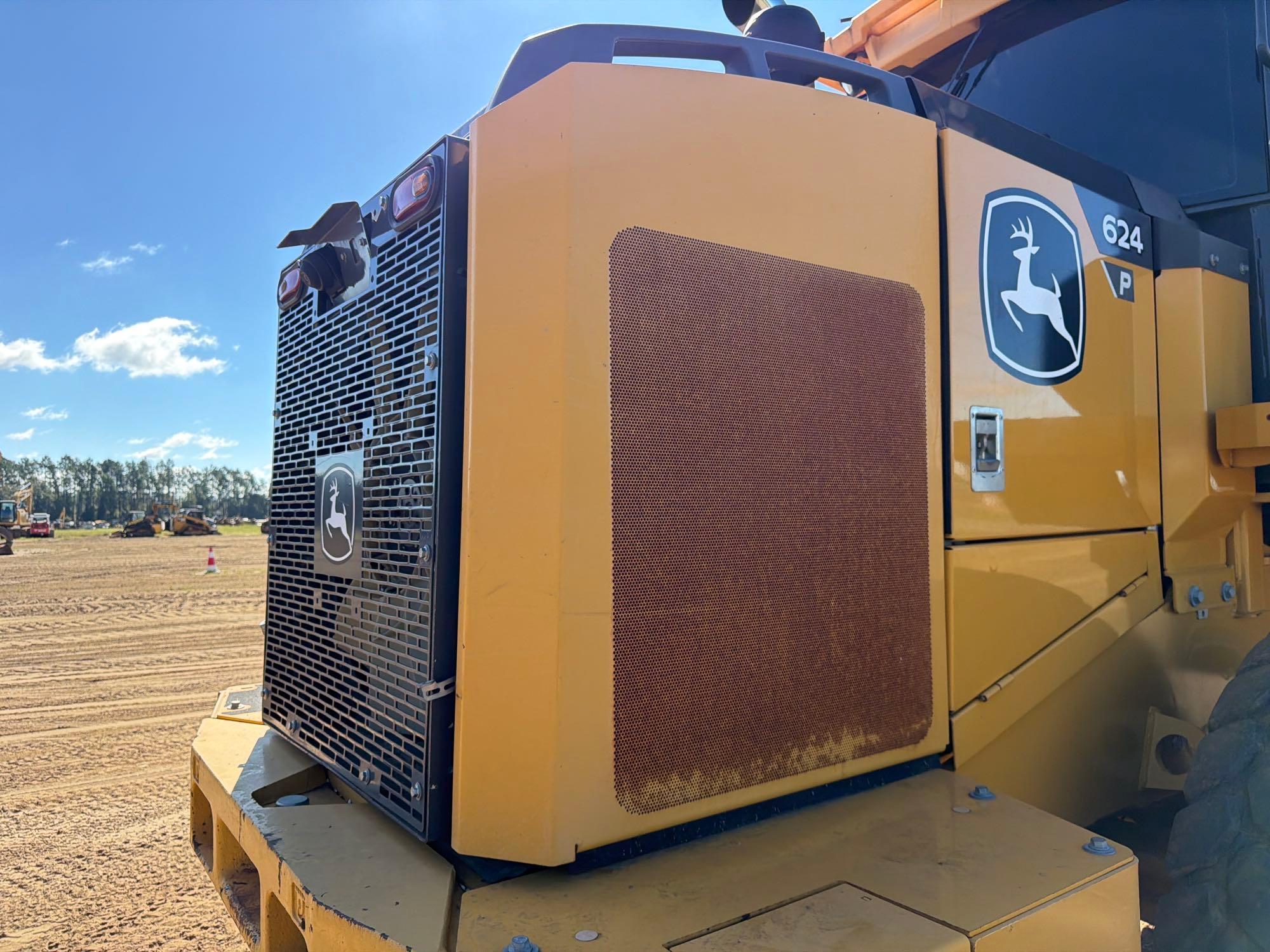 John Deere 624