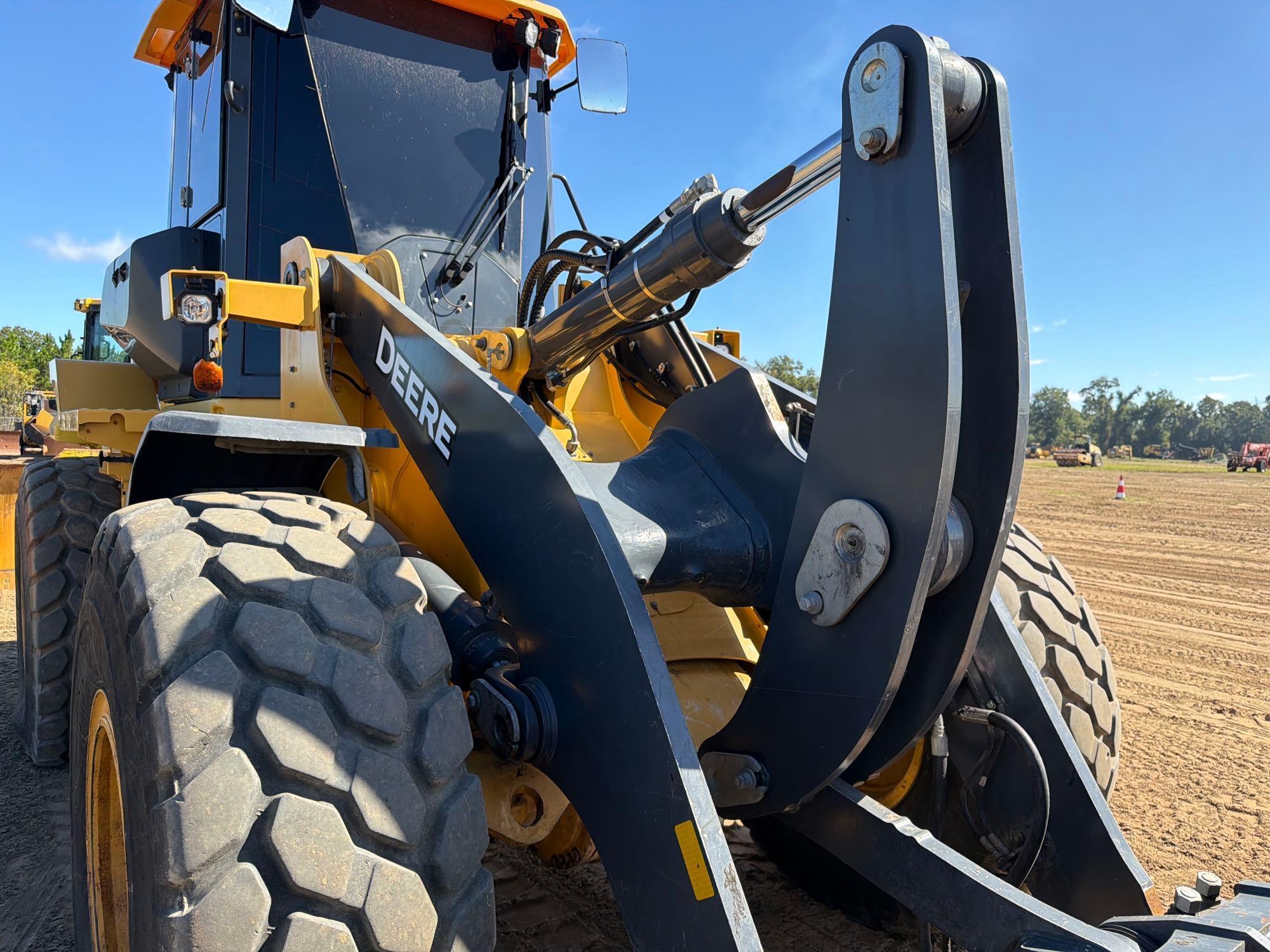 John Deere 624