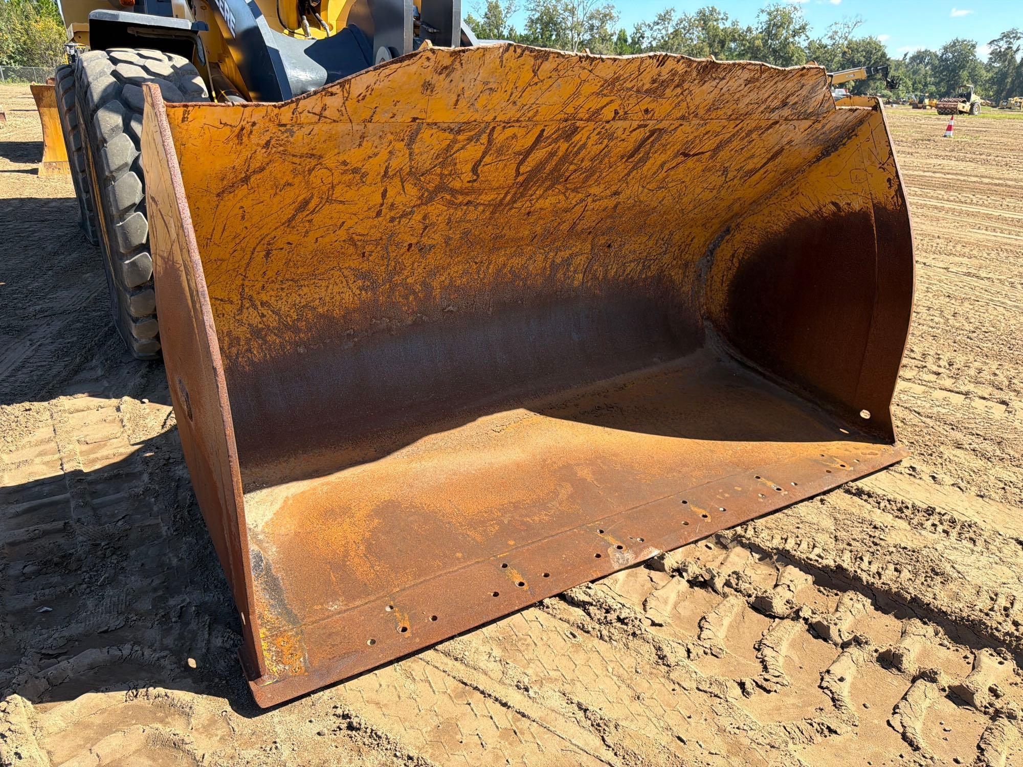 John Deere 624