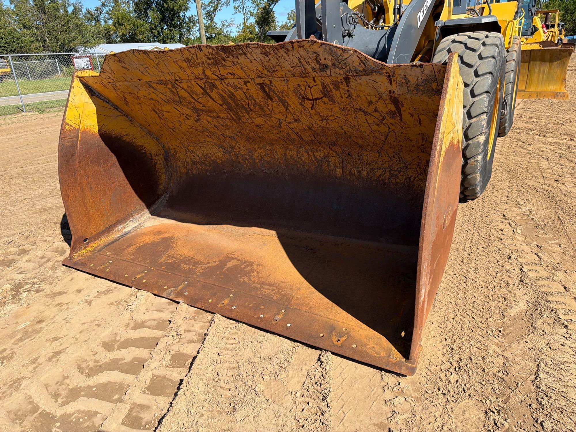 John Deere 624