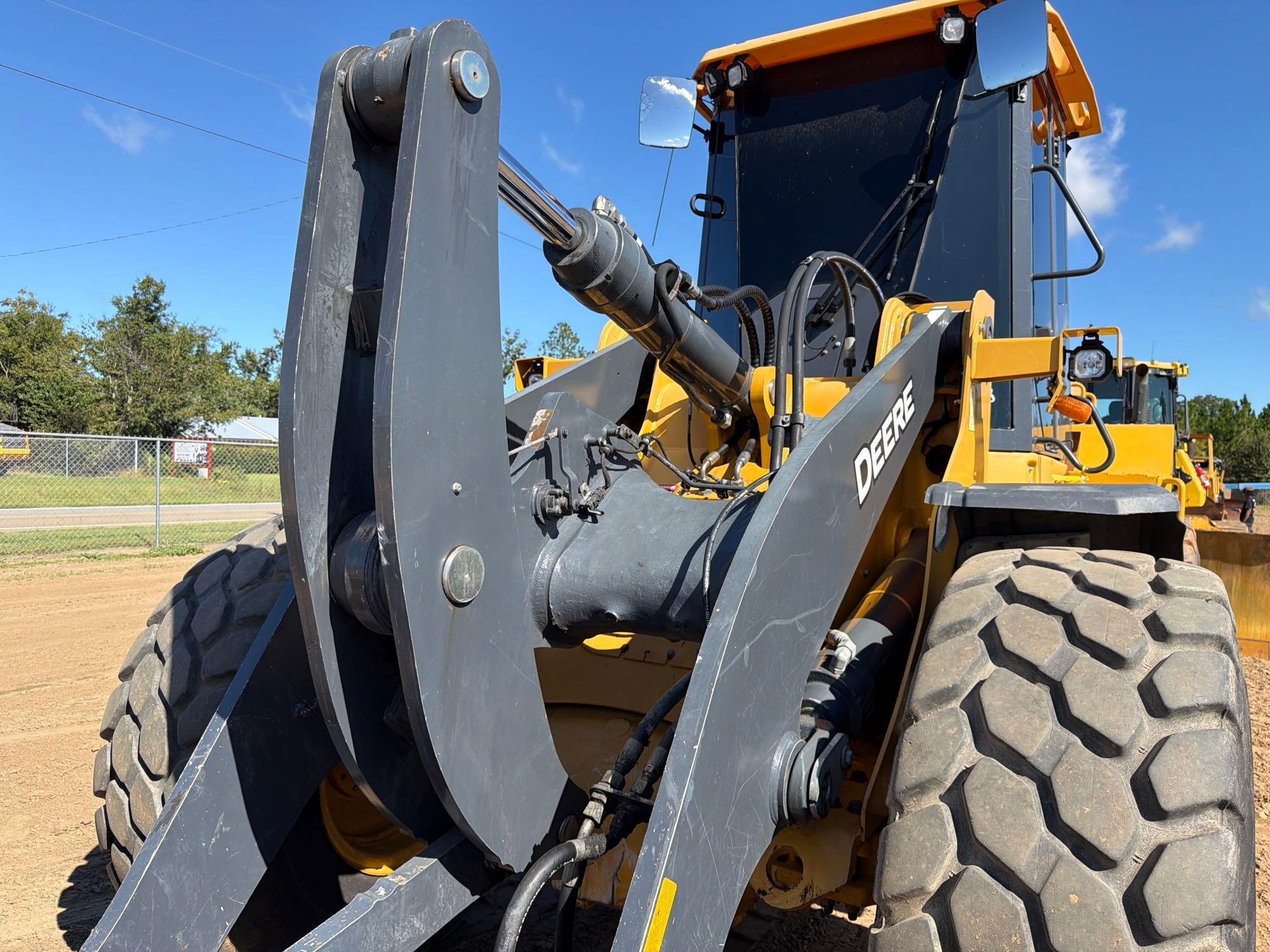 John Deere 624