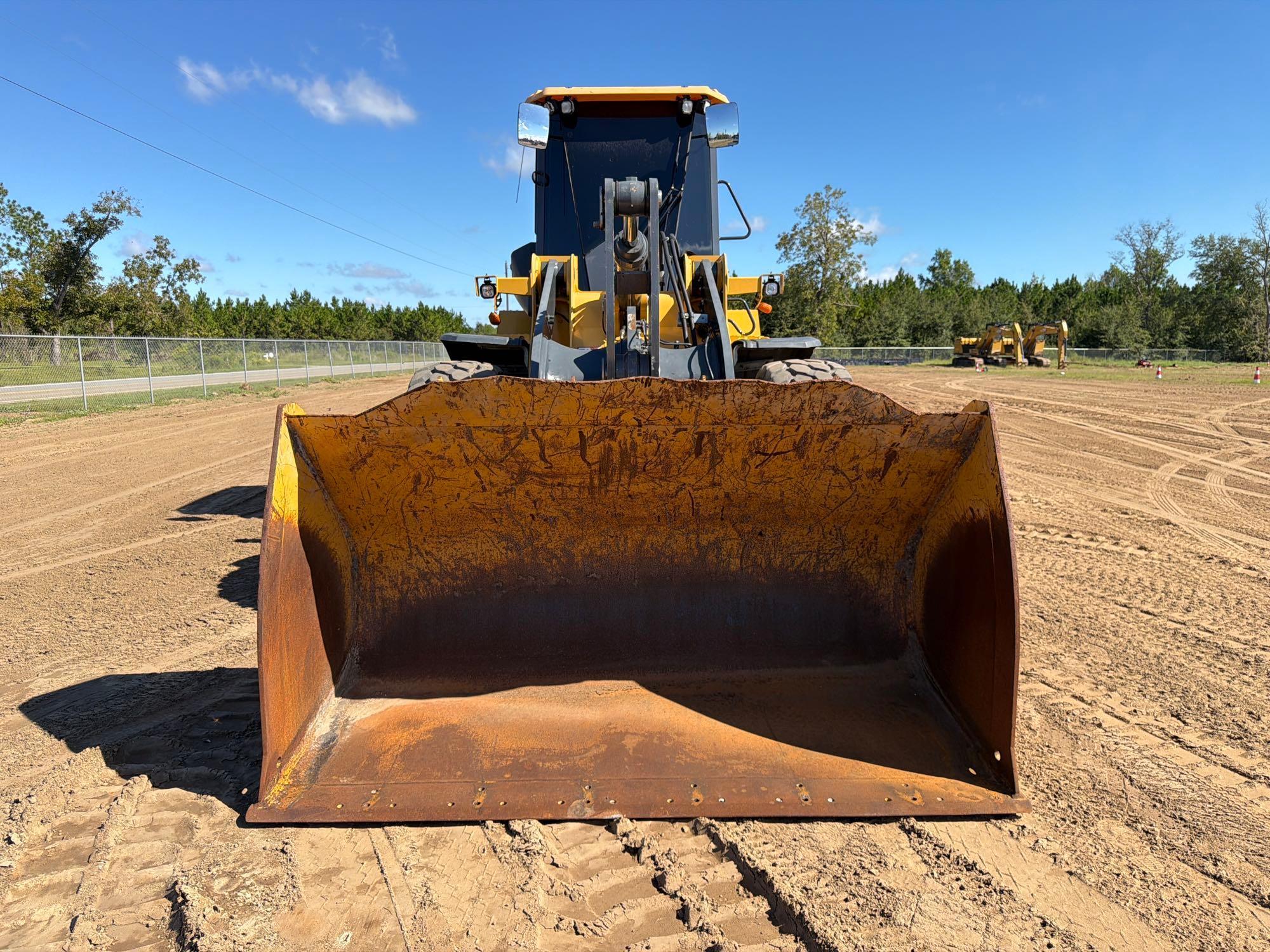 John Deere 624