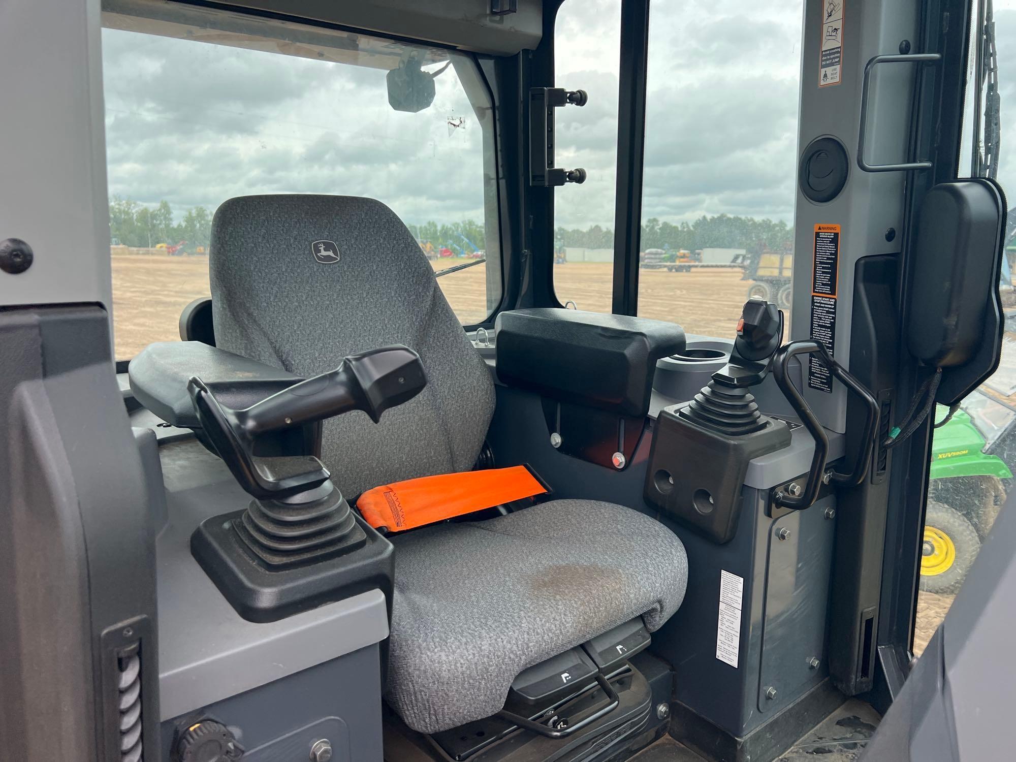 John Deere 750L