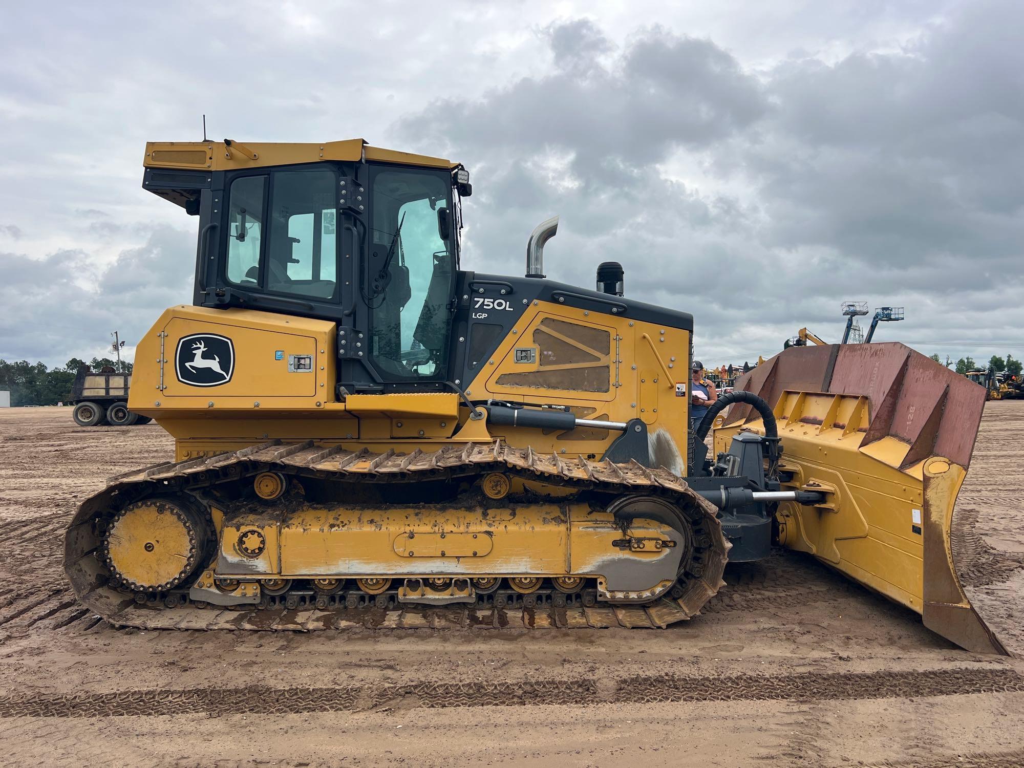 John Deere 750L