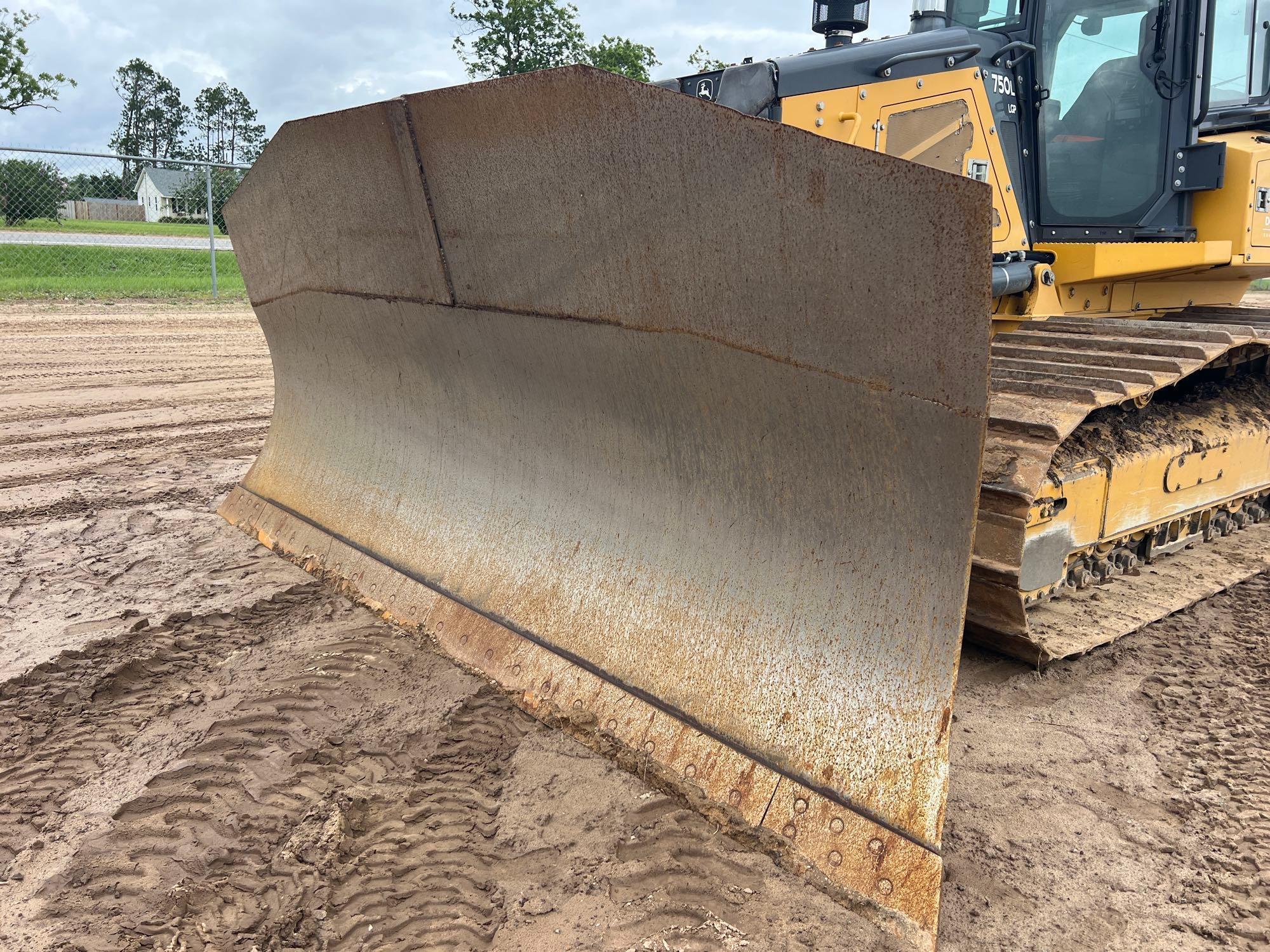 John Deere 750L