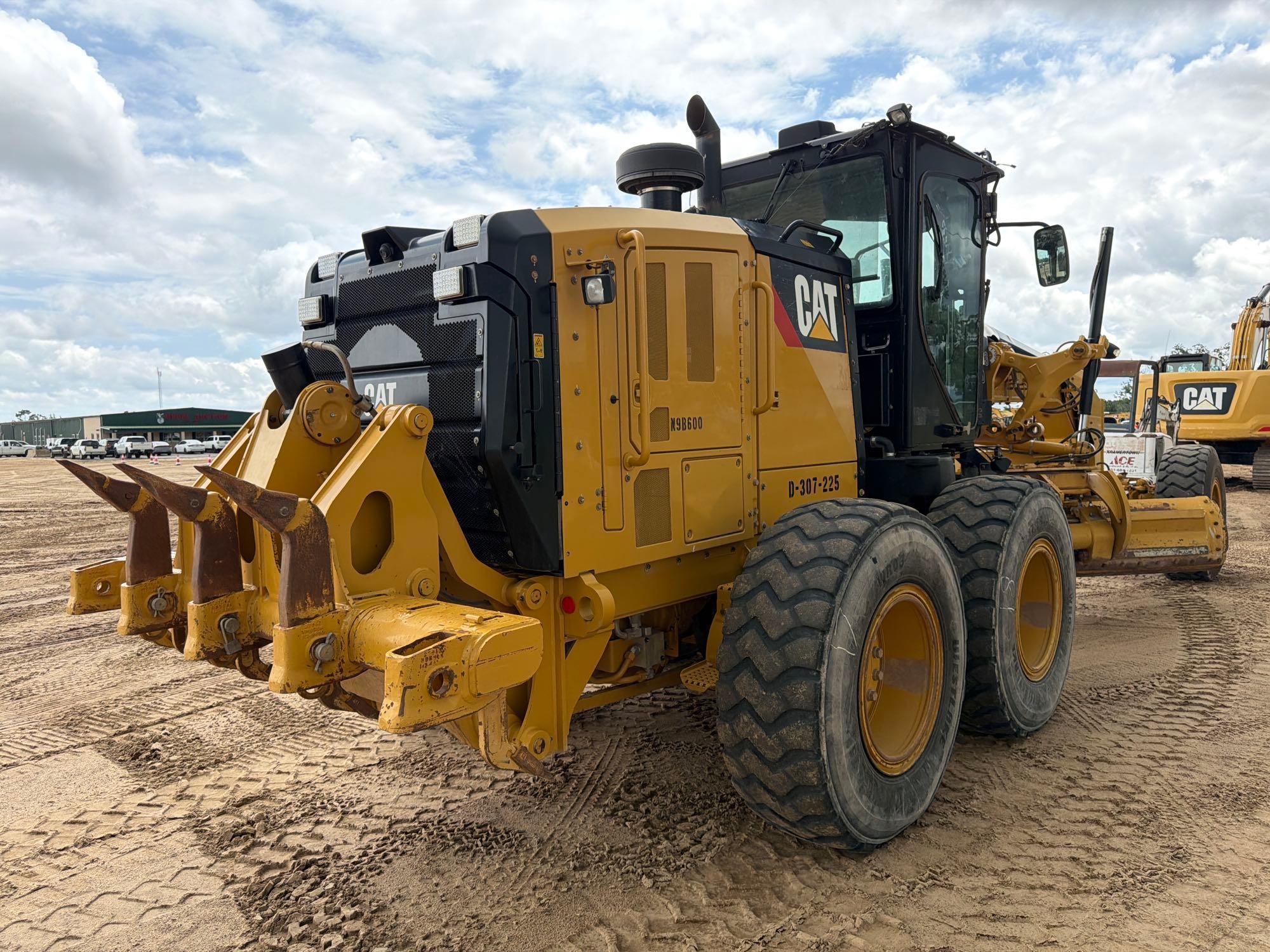 Caterpillar 12M3