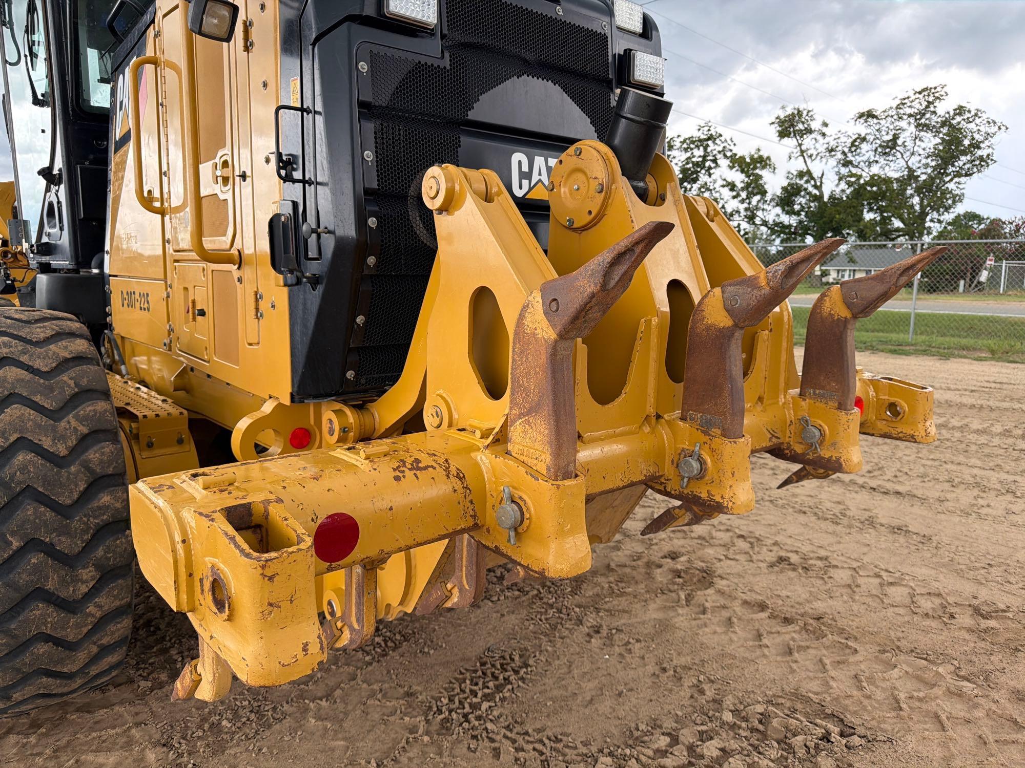 Caterpillar 12M3